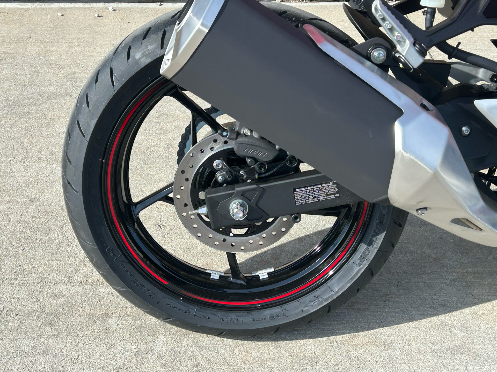 2025 Kawasaki Ninja 500 SE ABS in Columbia, Missouri - Photo 10