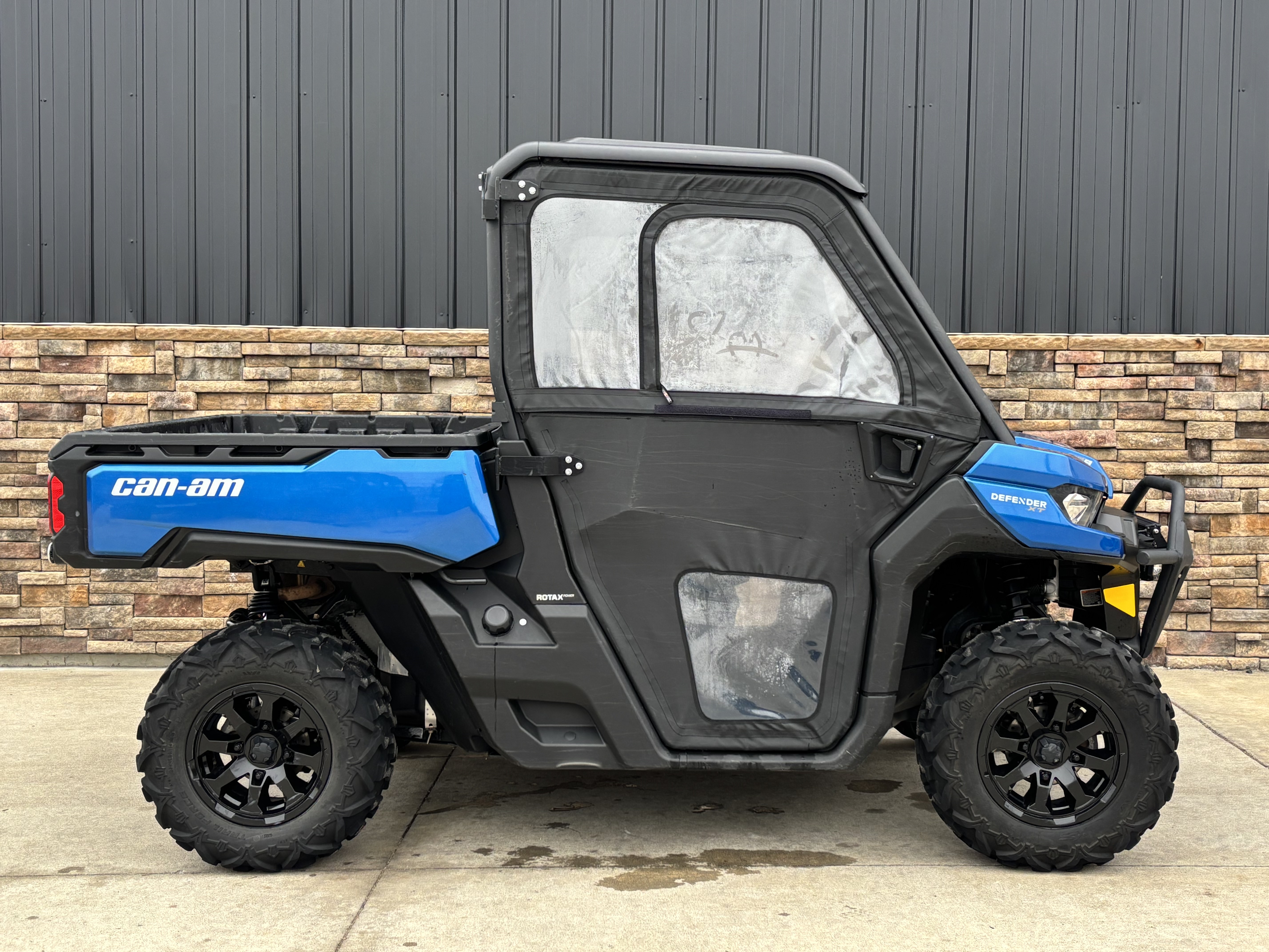 2023 Can-Am Defender XT HD9 in Columbia, Missouri - Photo 1