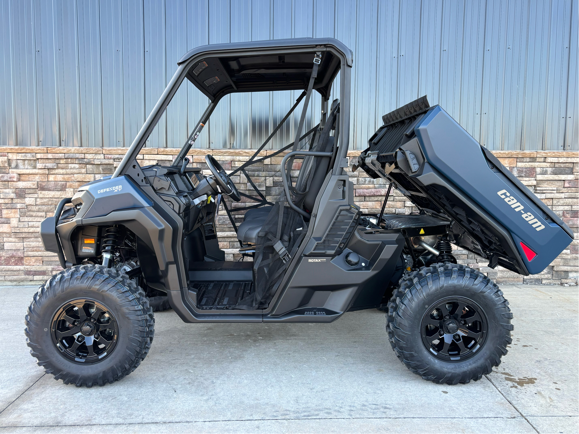 2026 Can-Am Defender XT HD11 in Columbia, Missouri - Photo 8