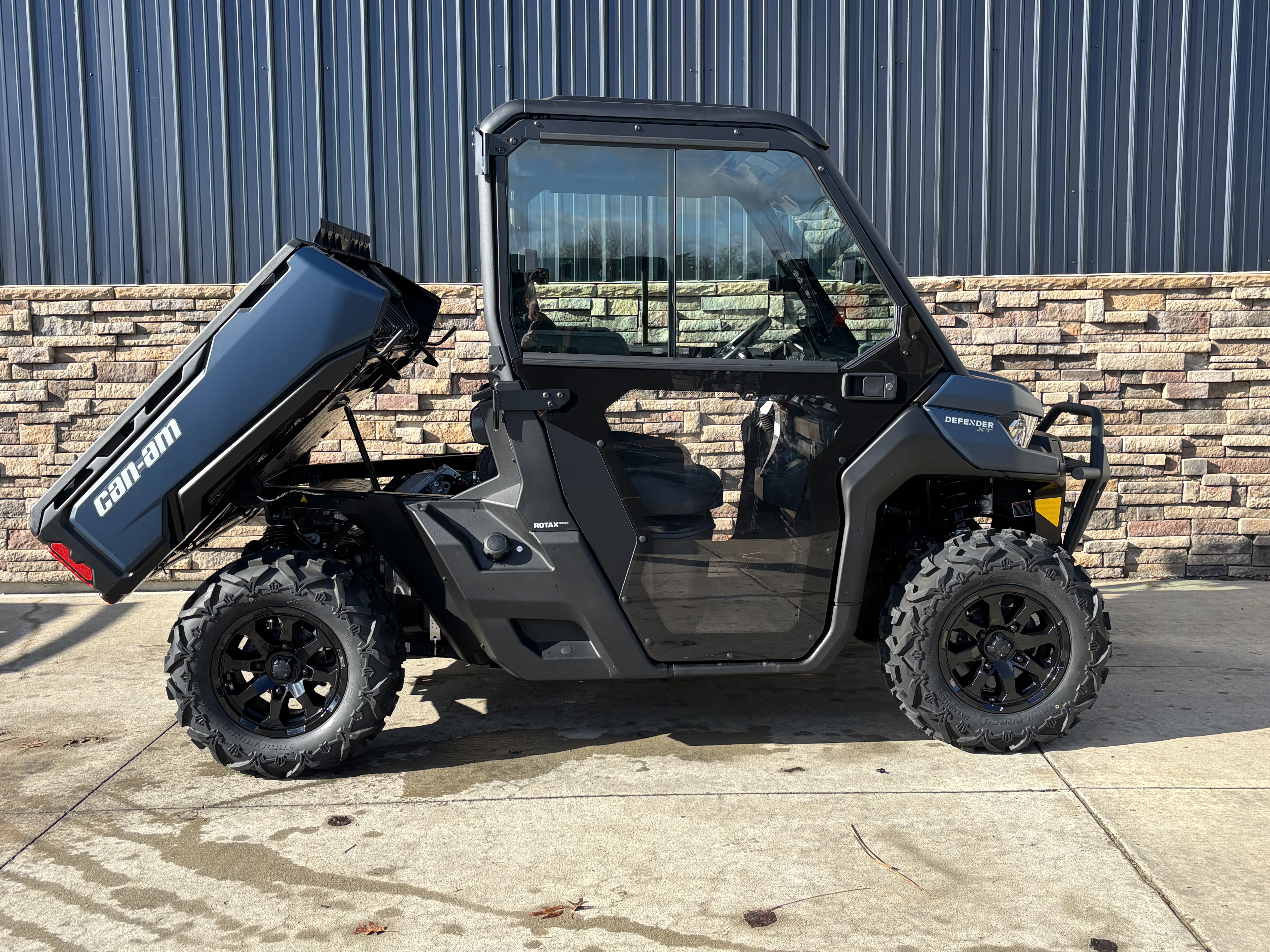 2025 Can-Am Defender XT HD7 in Columbia, Missouri - Photo 6