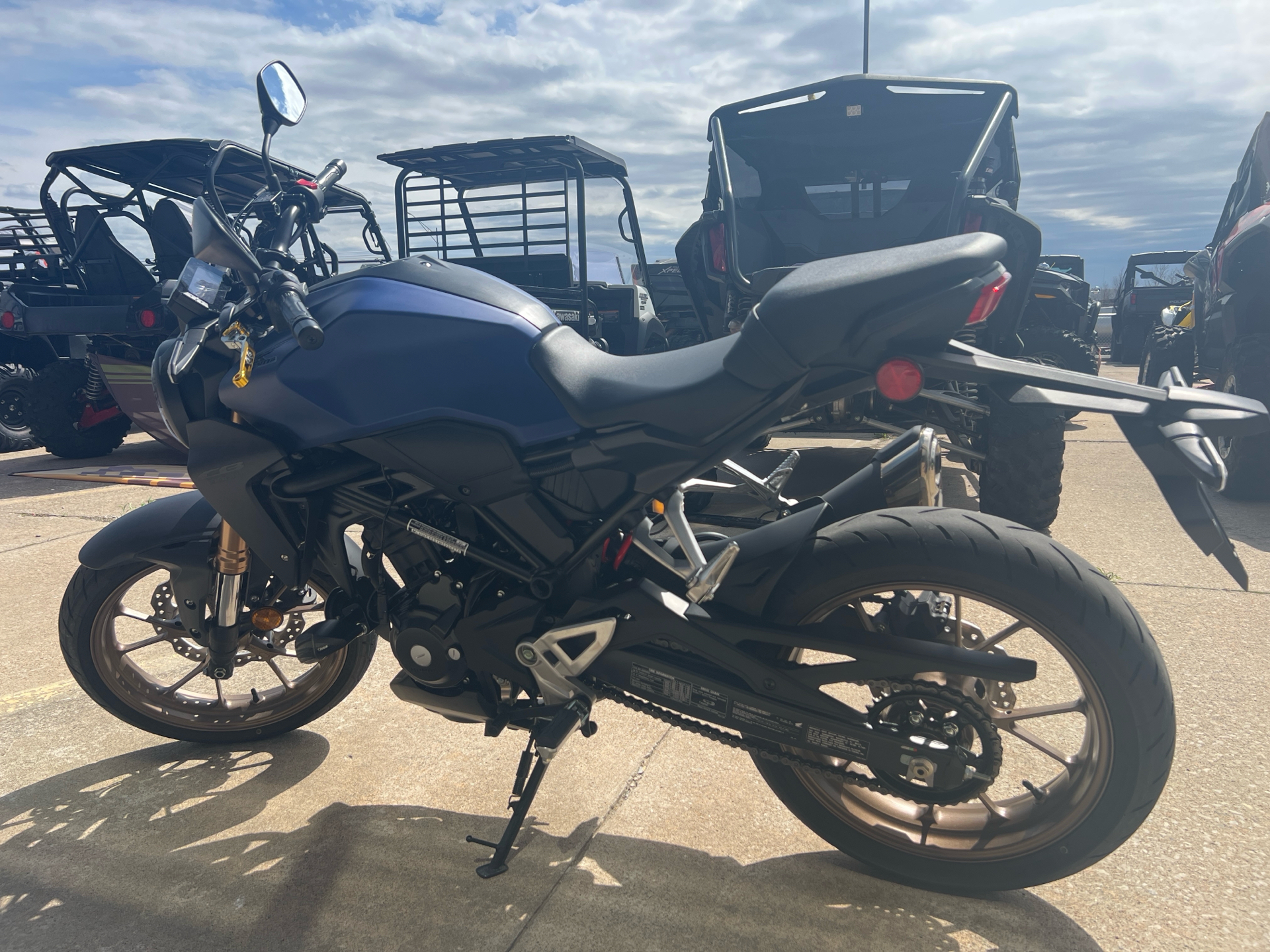 2022 Honda CB300R ABS in Columbia, Missouri - Photo 9