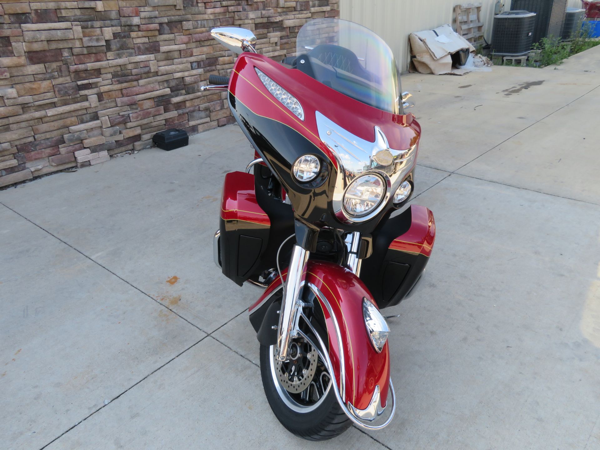 2019 Indian Motorcycle Roadmaster® Elite ABS in Columbia, Missouri - Photo 2