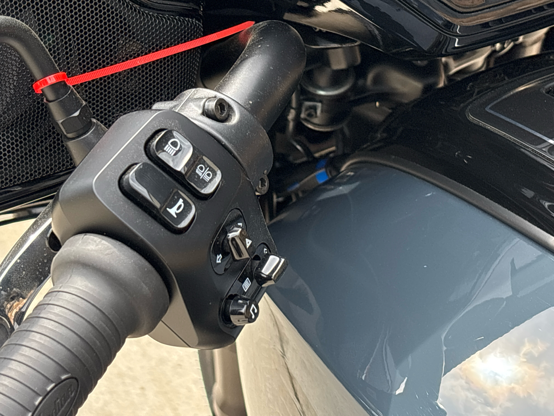 2025 Indian Motorcycle Chieftain® PowerPlus Dark Horse in Columbia, Missouri - Photo 6