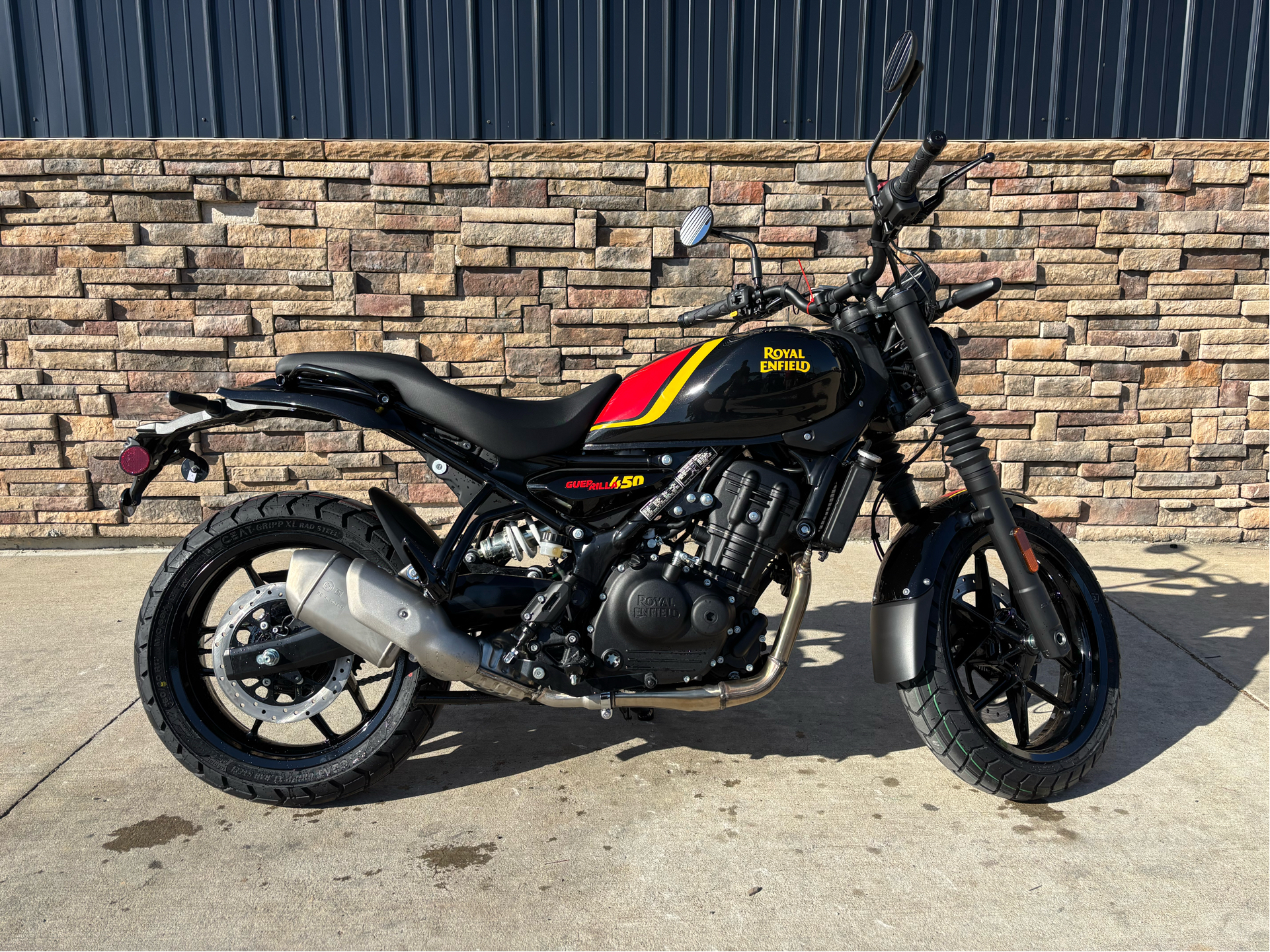 2026 Royal Enfield Guerrilla 450 in Columbia, Missouri - Photo 12