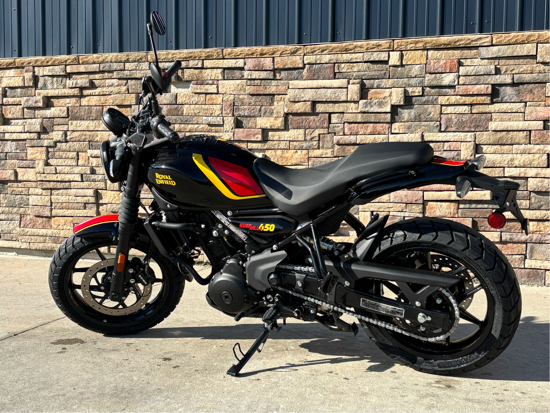 2026 Royal Enfield Guerrilla 450 in Columbia, Missouri - Photo 3