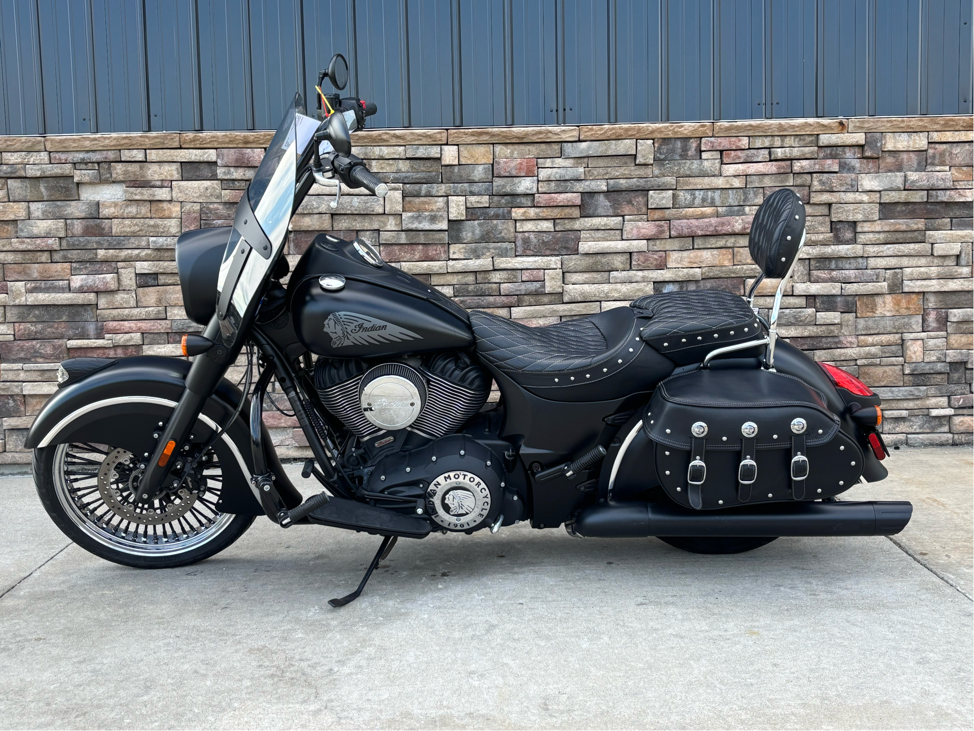 2016 Indian Motorcycle Chief Dark Horse® in Columbia, Missouri - Photo 14