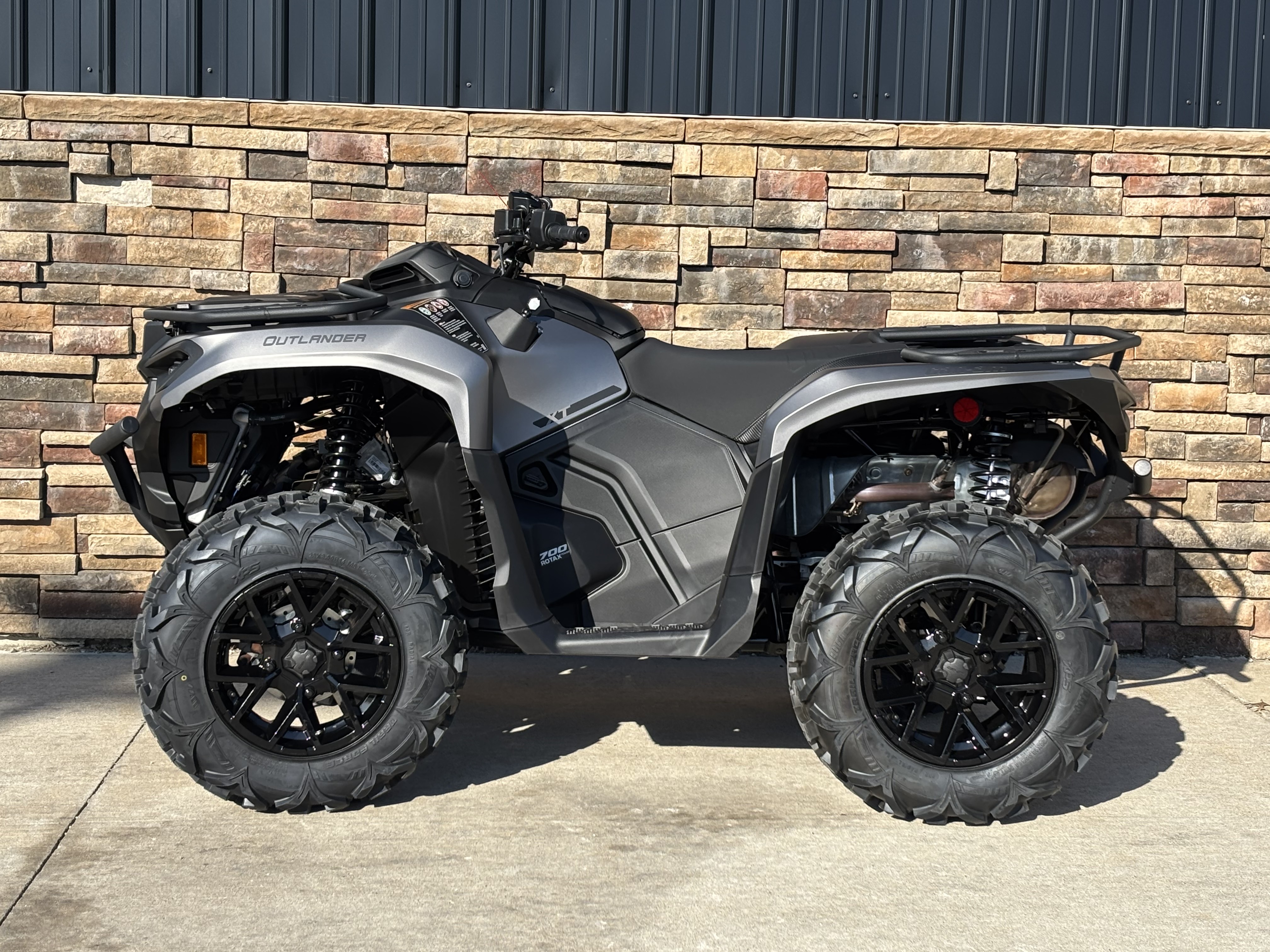 2026 Can-Am Outlander XT 700 in Columbia, Missouri - Photo 1