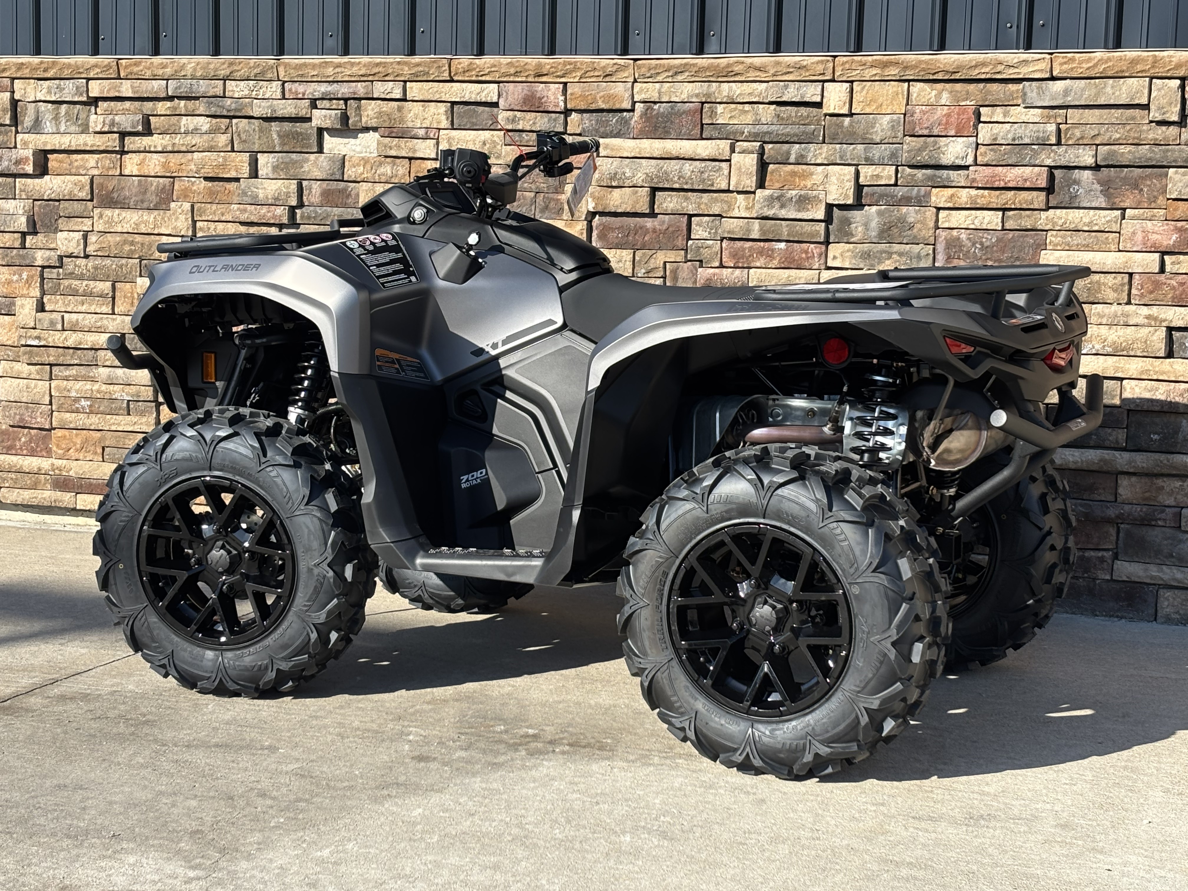 2026 Can-Am Outlander XT 700 in Columbia, Missouri - Photo 2