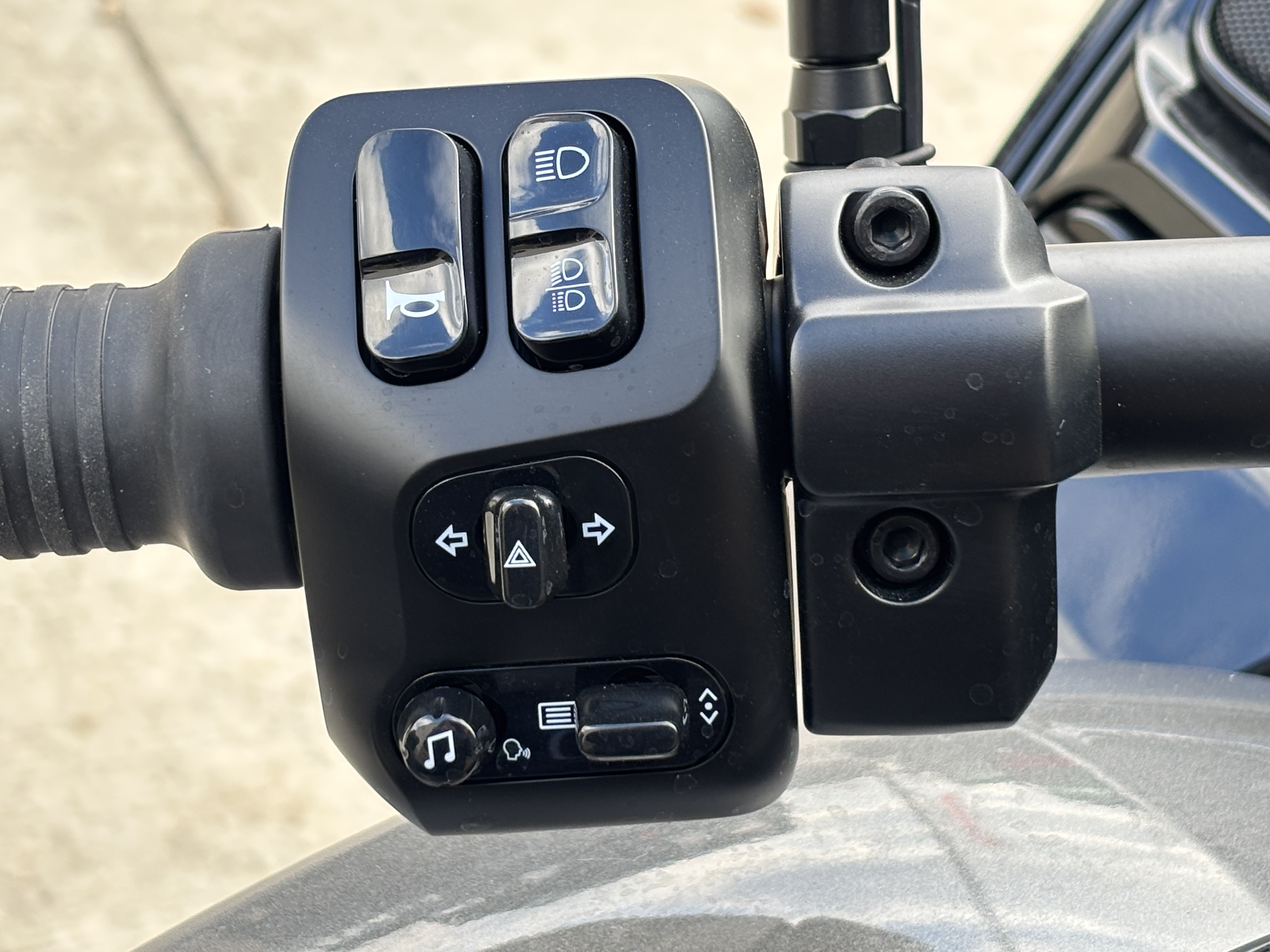 2025 Indian Motorcycle Pursuit® Dark Horse® with 112 and Powerband Audio Package in Columbia, Missouri - Photo 7