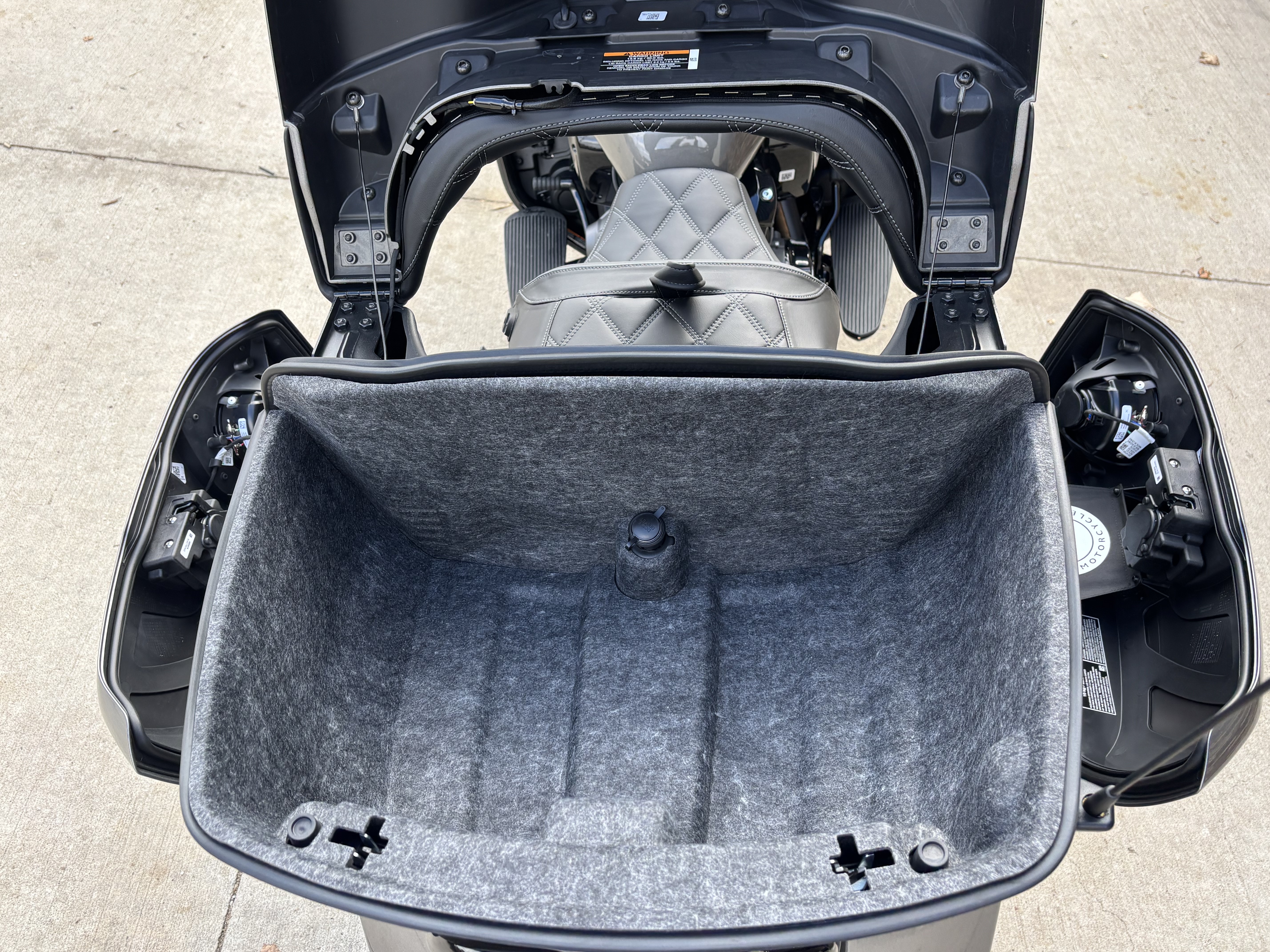 2025 Indian Motorcycle Pursuit® Dark Horse® with 112 and Powerband Audio Package in Columbia, Missouri - Photo 11