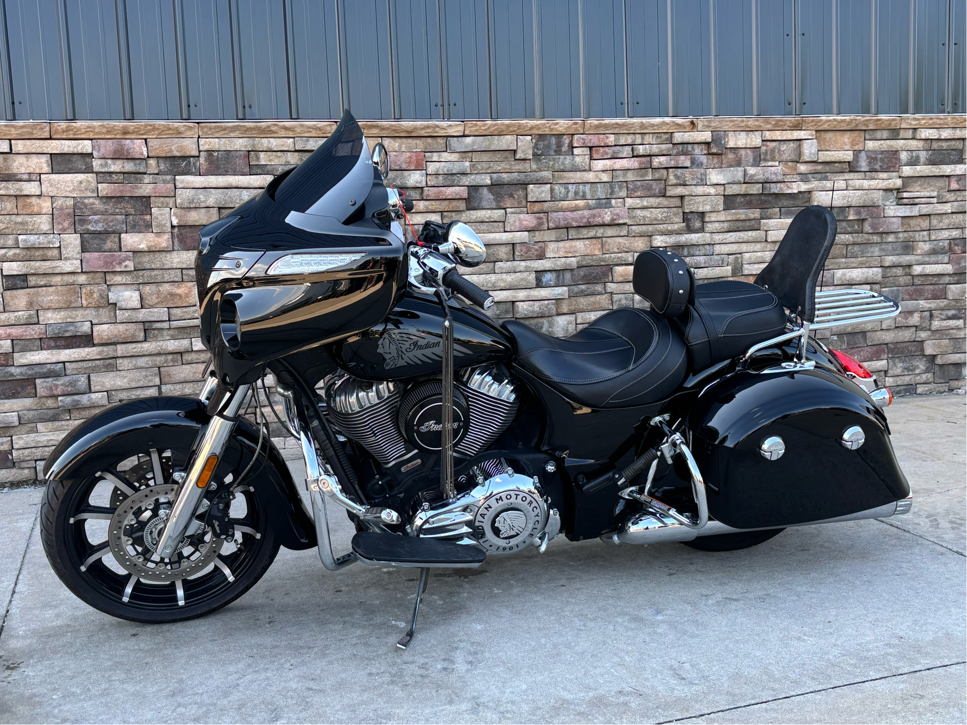 2017 Indian Motorcycle Chieftain® Limited in Columbia, Missouri - Photo 3