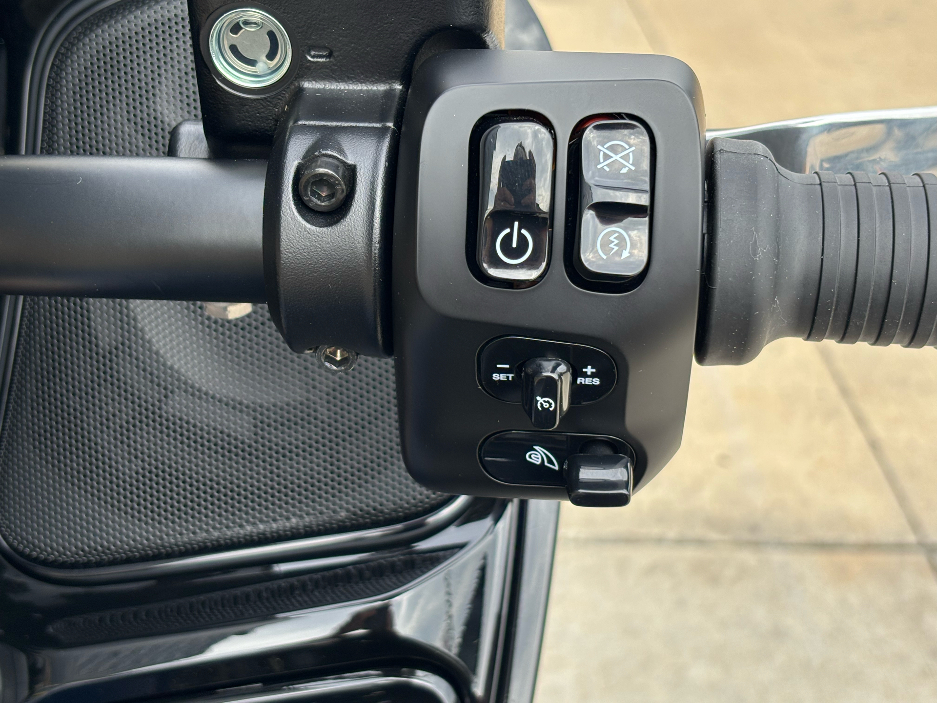 2025 Indian Motorcycle Challenger® Dark Horse® 112 in Columbia, Missouri - Photo 8