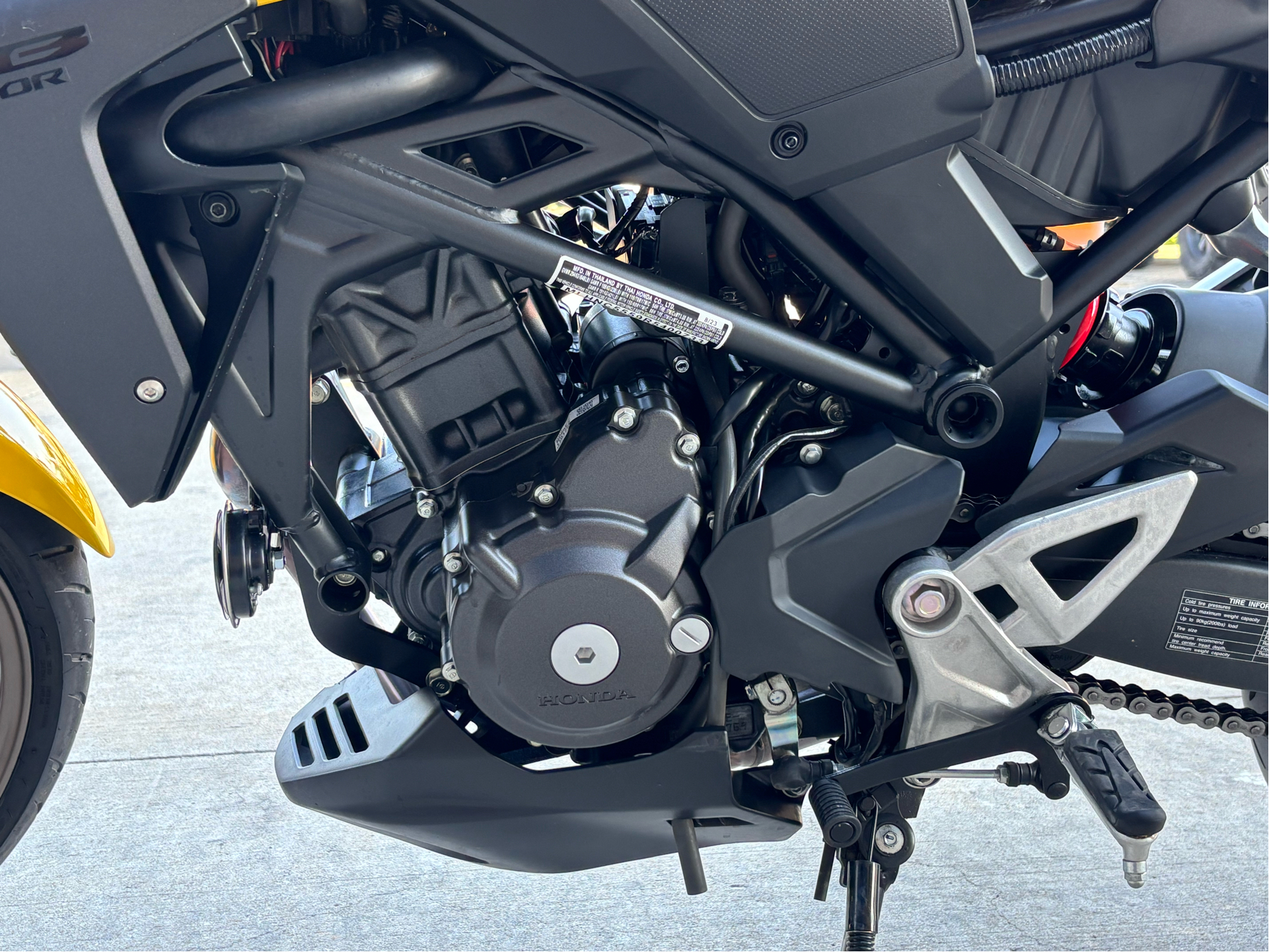 2024 Honda CB300R ABS in Columbia, Missouri - Photo 5
