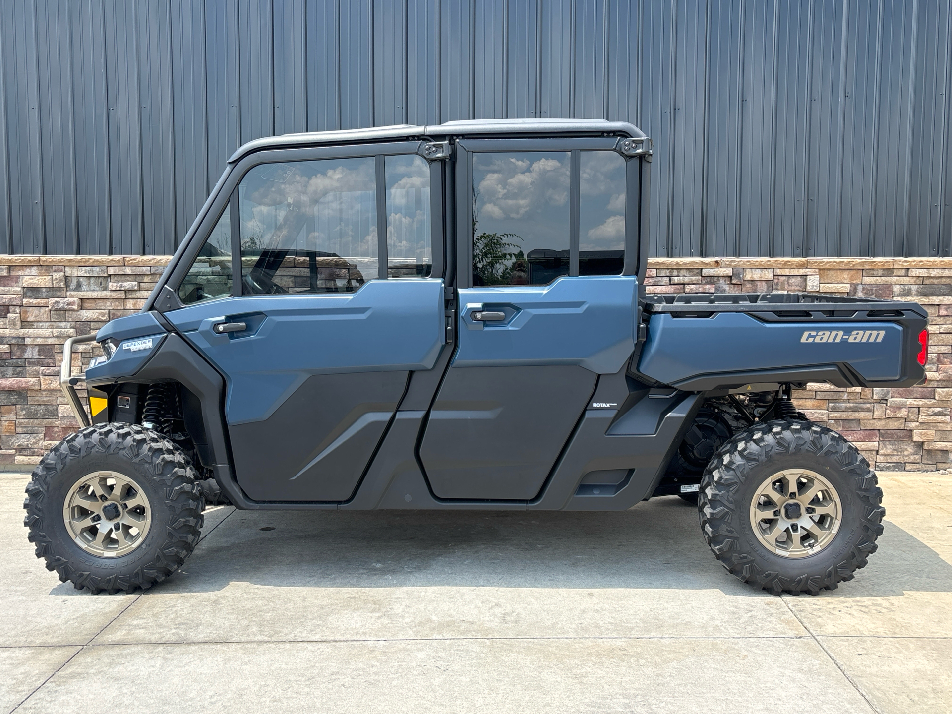 2025 Can-Am Defender MAX Limited in Columbia, Missouri - Photo 1
