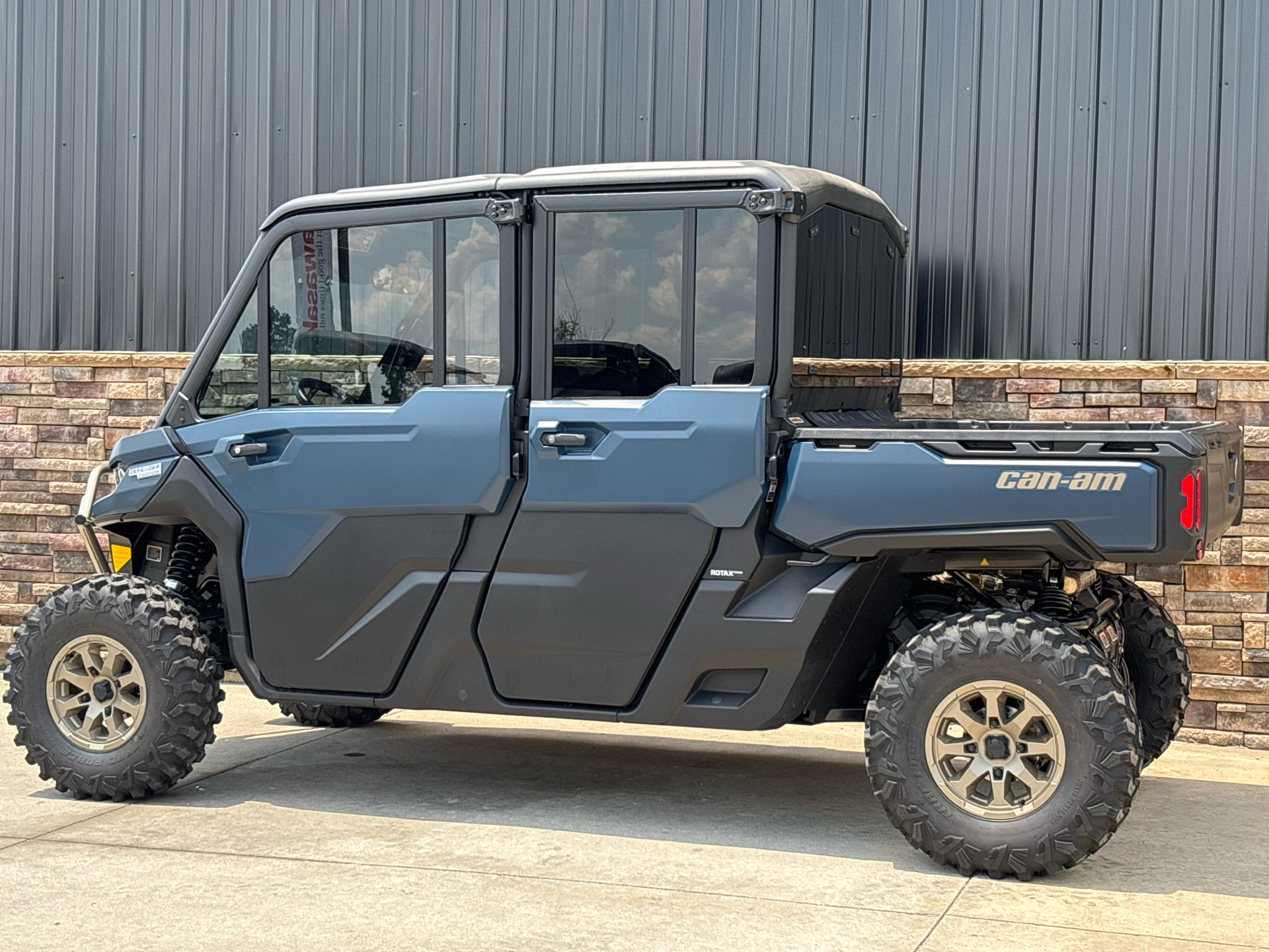 2025 Can-Am Defender MAX Limited in Columbia, Missouri - Photo 2