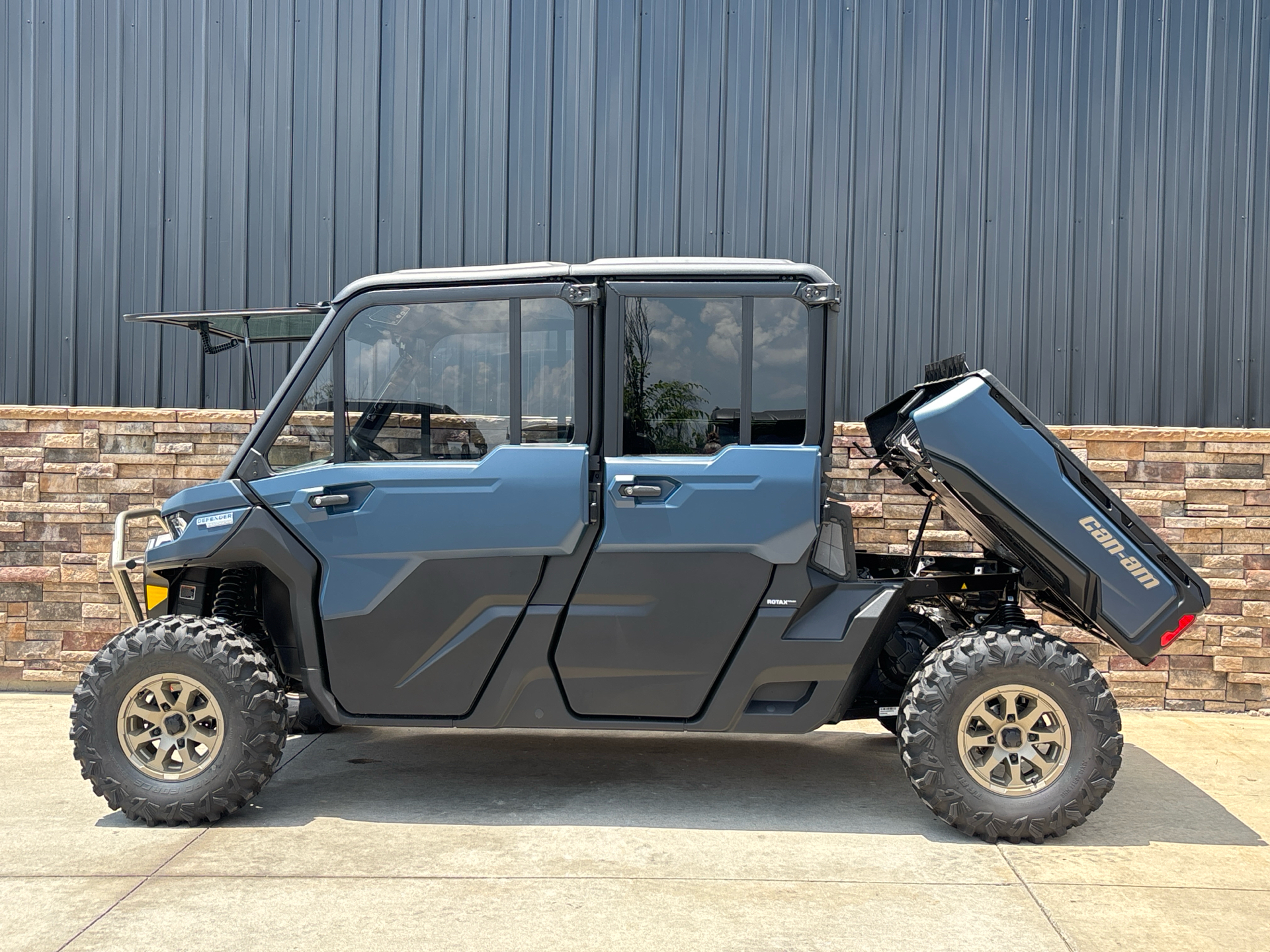 2025 Can-Am Defender MAX Limited in Columbia, Missouri - Photo 4