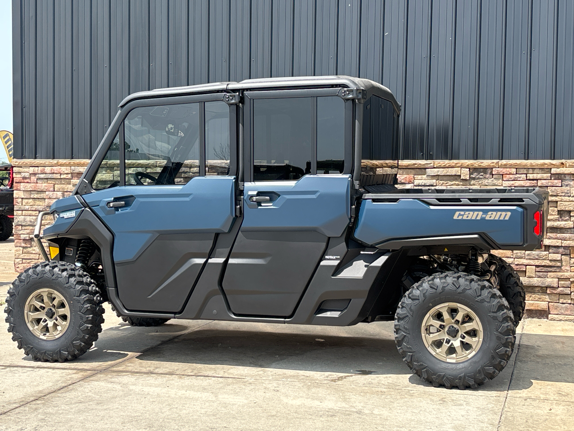 2025 Can-Am Defender MAX Limited in Columbia, Missouri - Photo 3