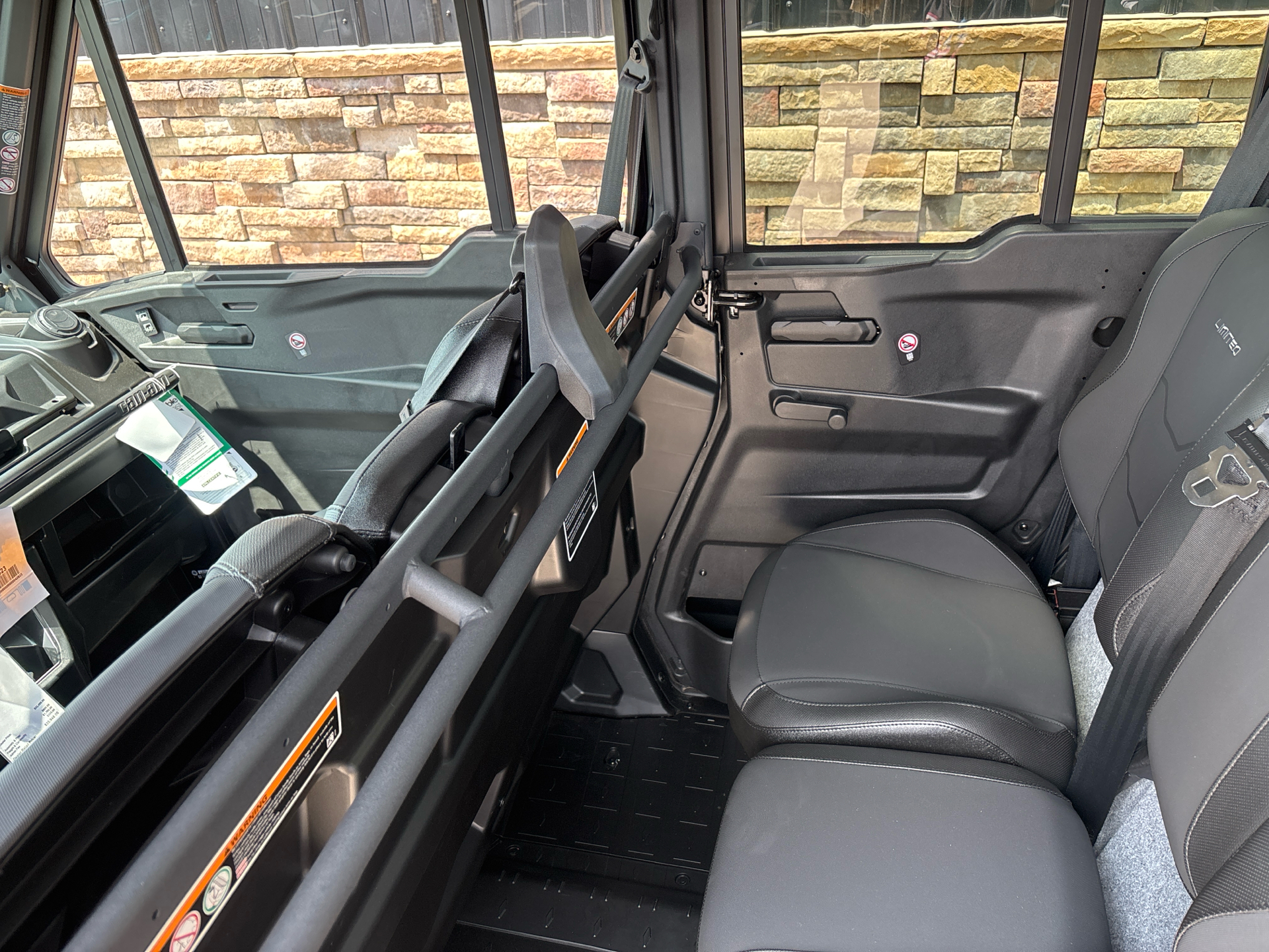 2025 Can-Am Defender MAX Limited in Columbia, Missouri - Photo 4