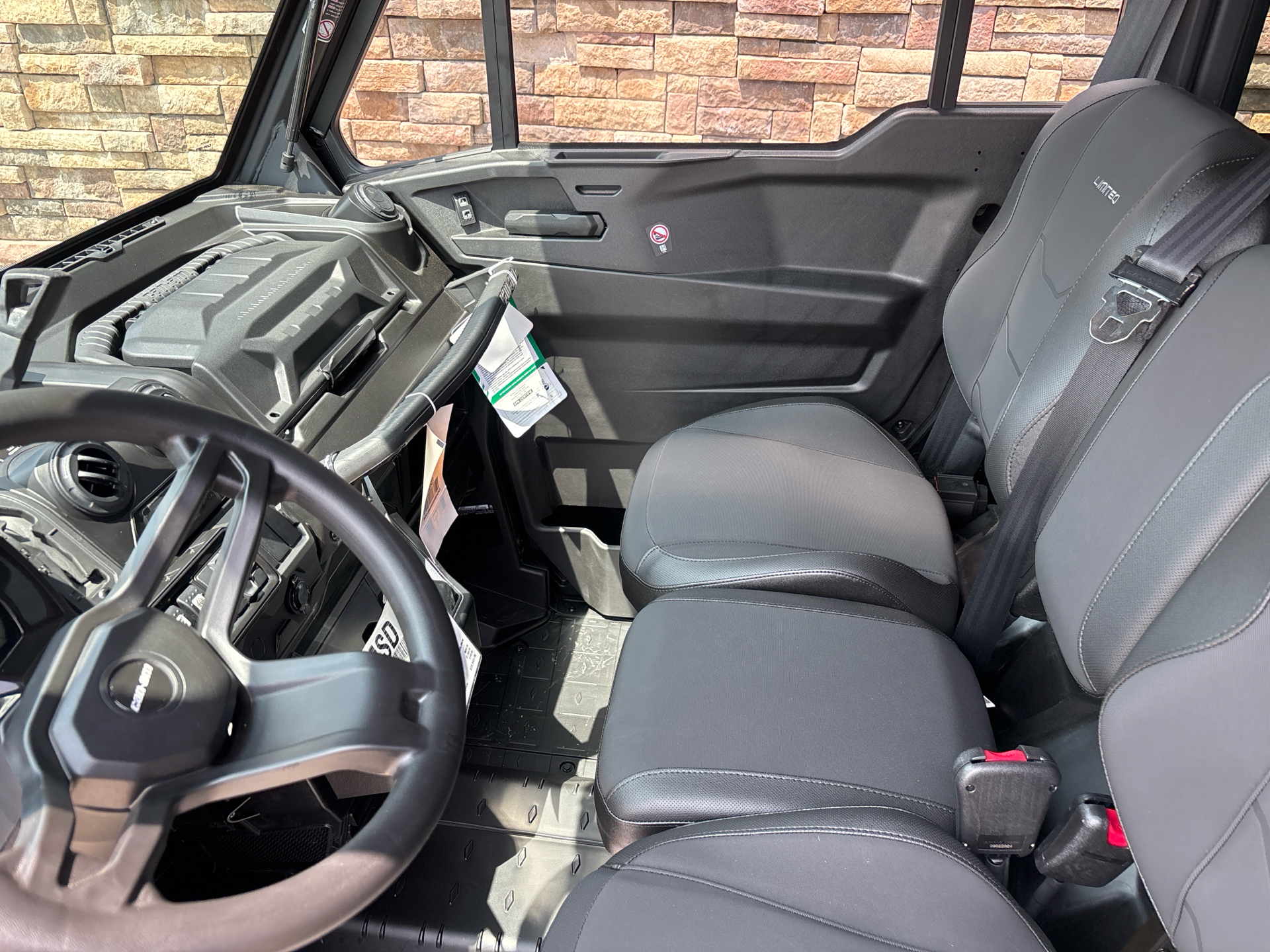 2025 Can-Am Defender MAX Limited in Columbia, Missouri - Photo 5