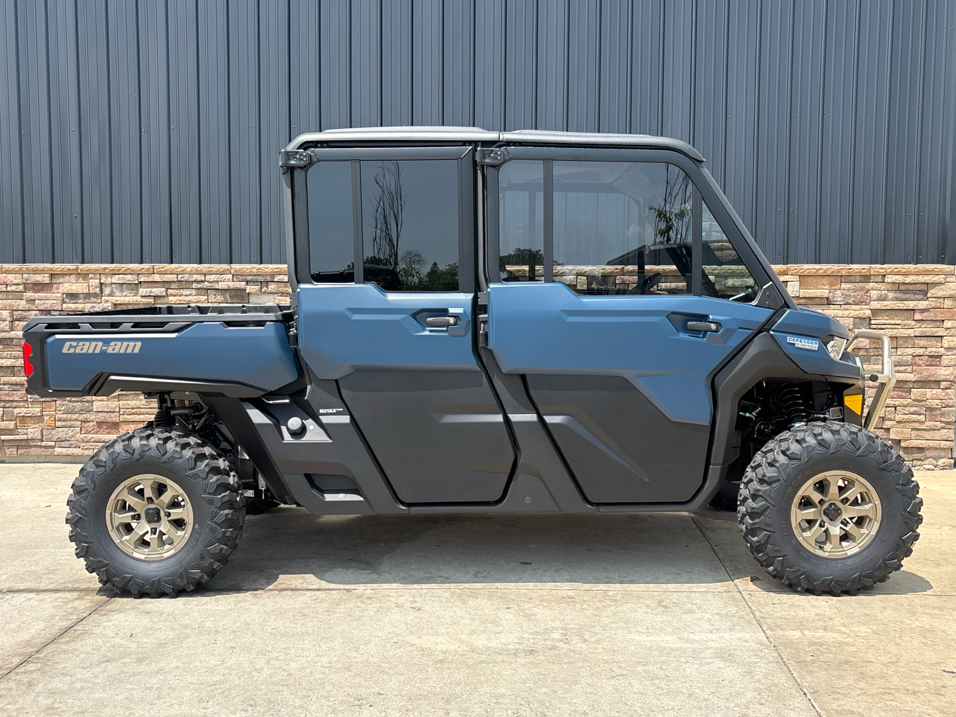 2025 Can-Am Defender MAX Limited in Columbia, Missouri - Photo 15