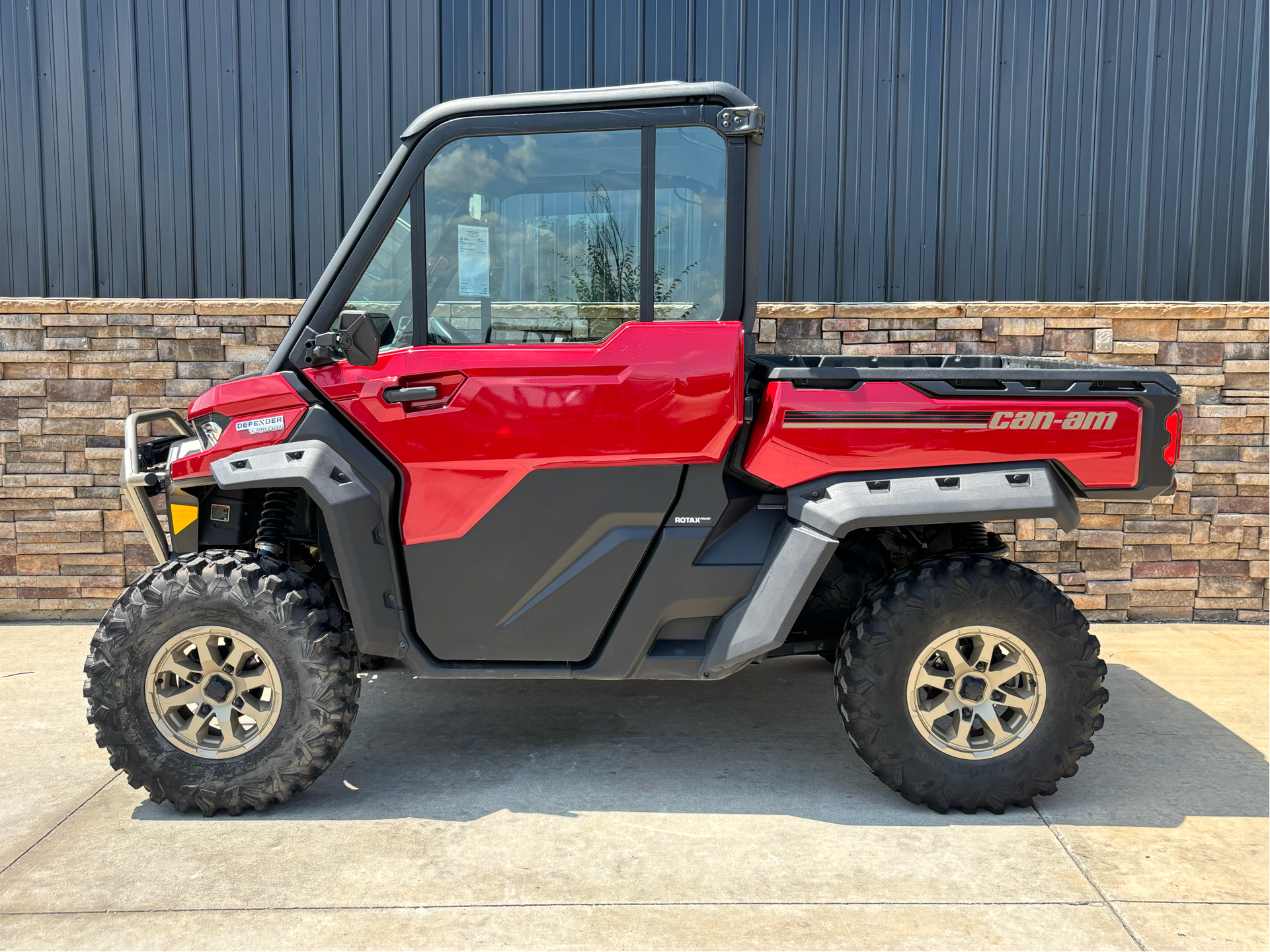 2024 Can-Am Defender Limited in Columbia, Missouri - Photo 1