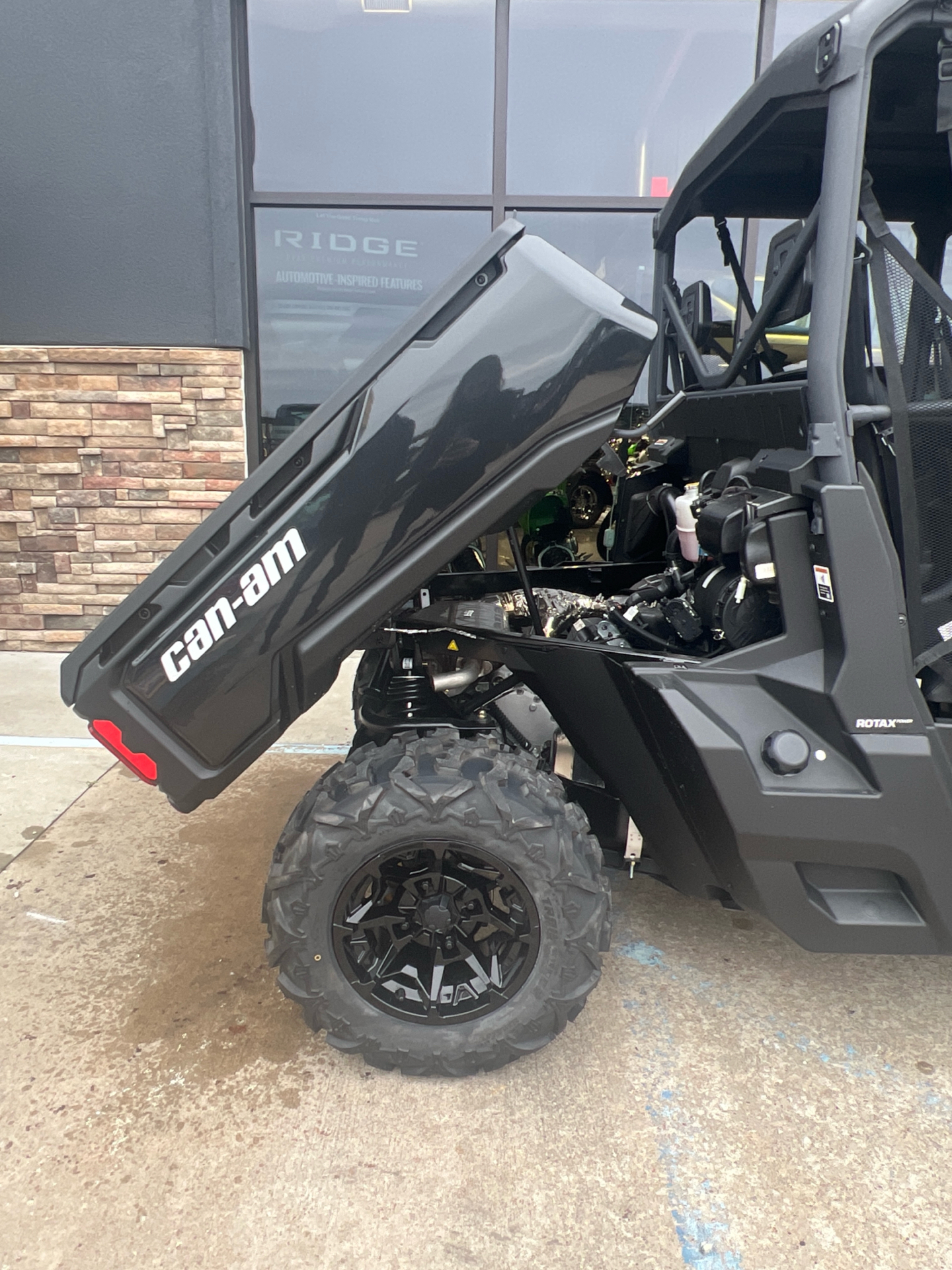 2025 Can-Am Defender MAX XT HD9 in Columbia, Missouri - Photo 3