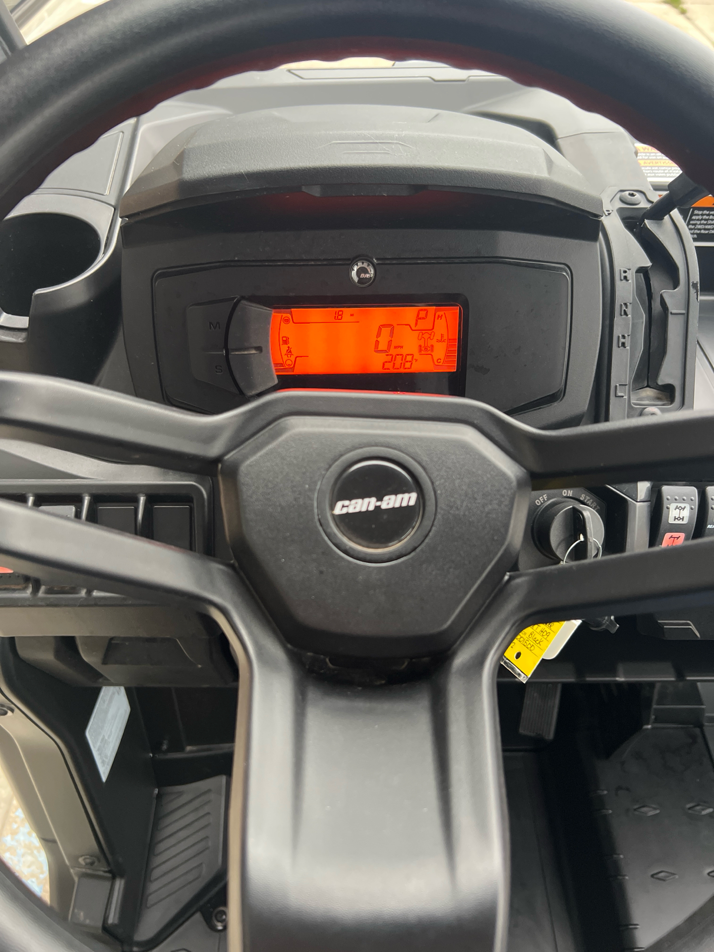 2025 Can-Am Defender MAX XT HD9 in Columbia, Missouri - Photo 6