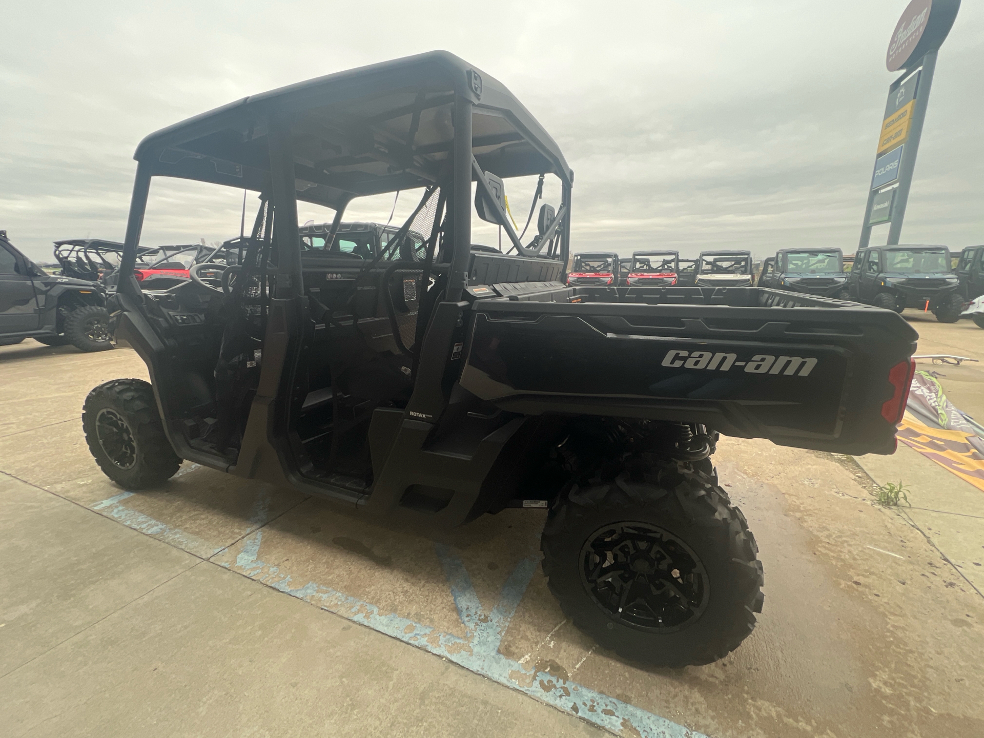2025 Can-Am Defender MAX XT HD9 in Columbia, Missouri - Photo 8