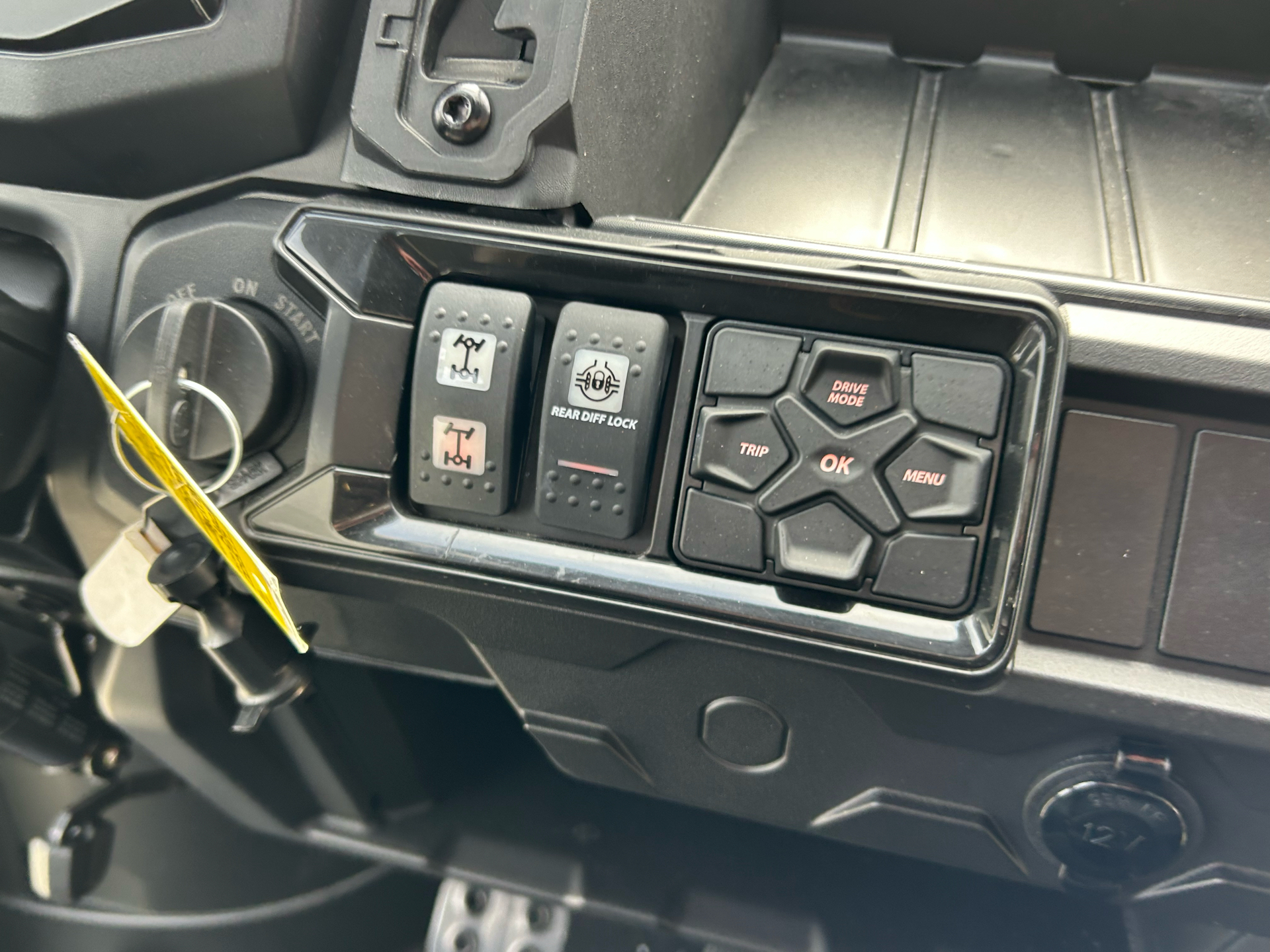 2025 Can-Am Defender MAX XT HD9 in Columbia, Missouri - Photo 8