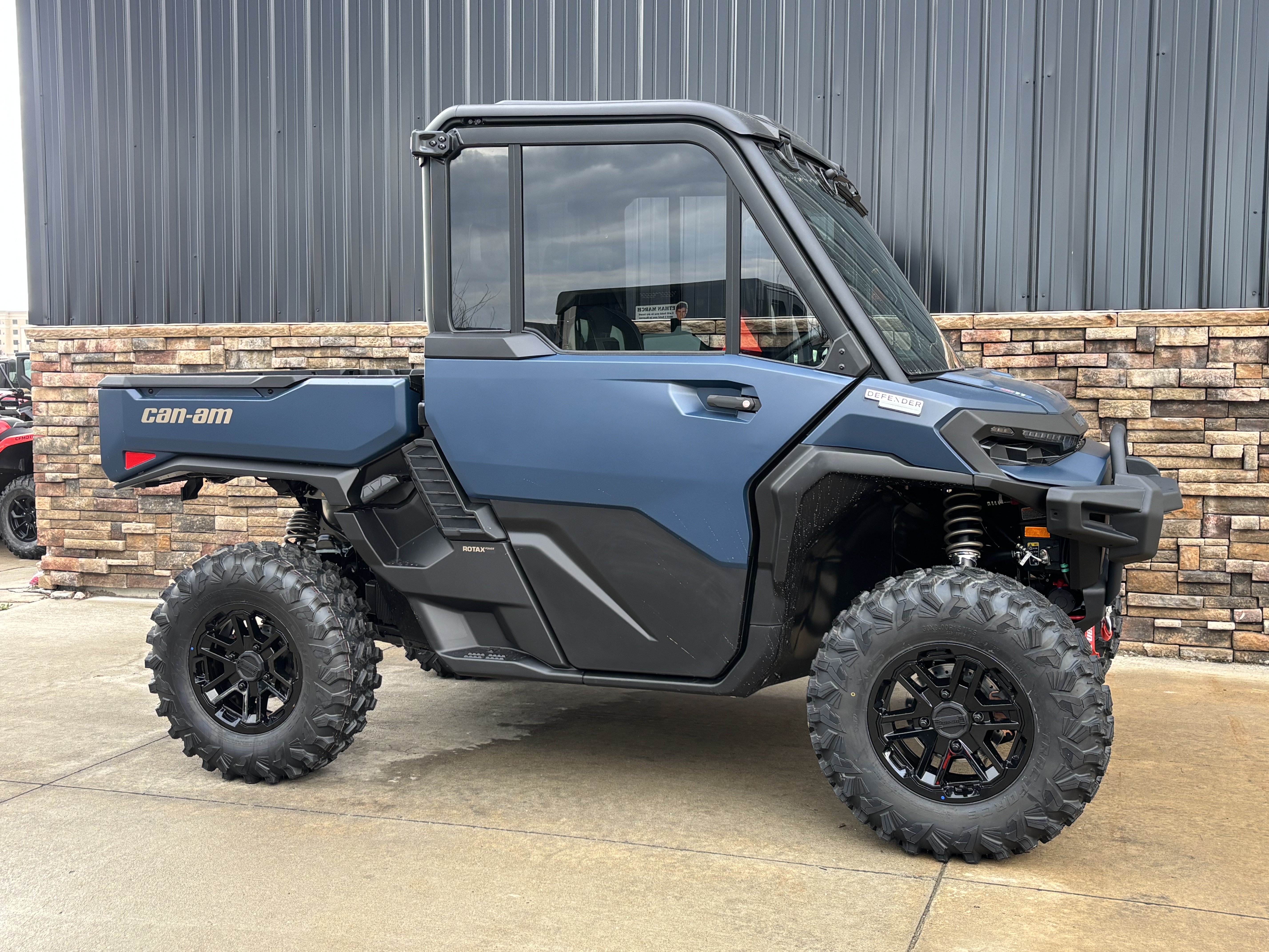 2026 Can-Am DEFENDER LTD CAB HD11 in Columbia, Missouri - Photo 2