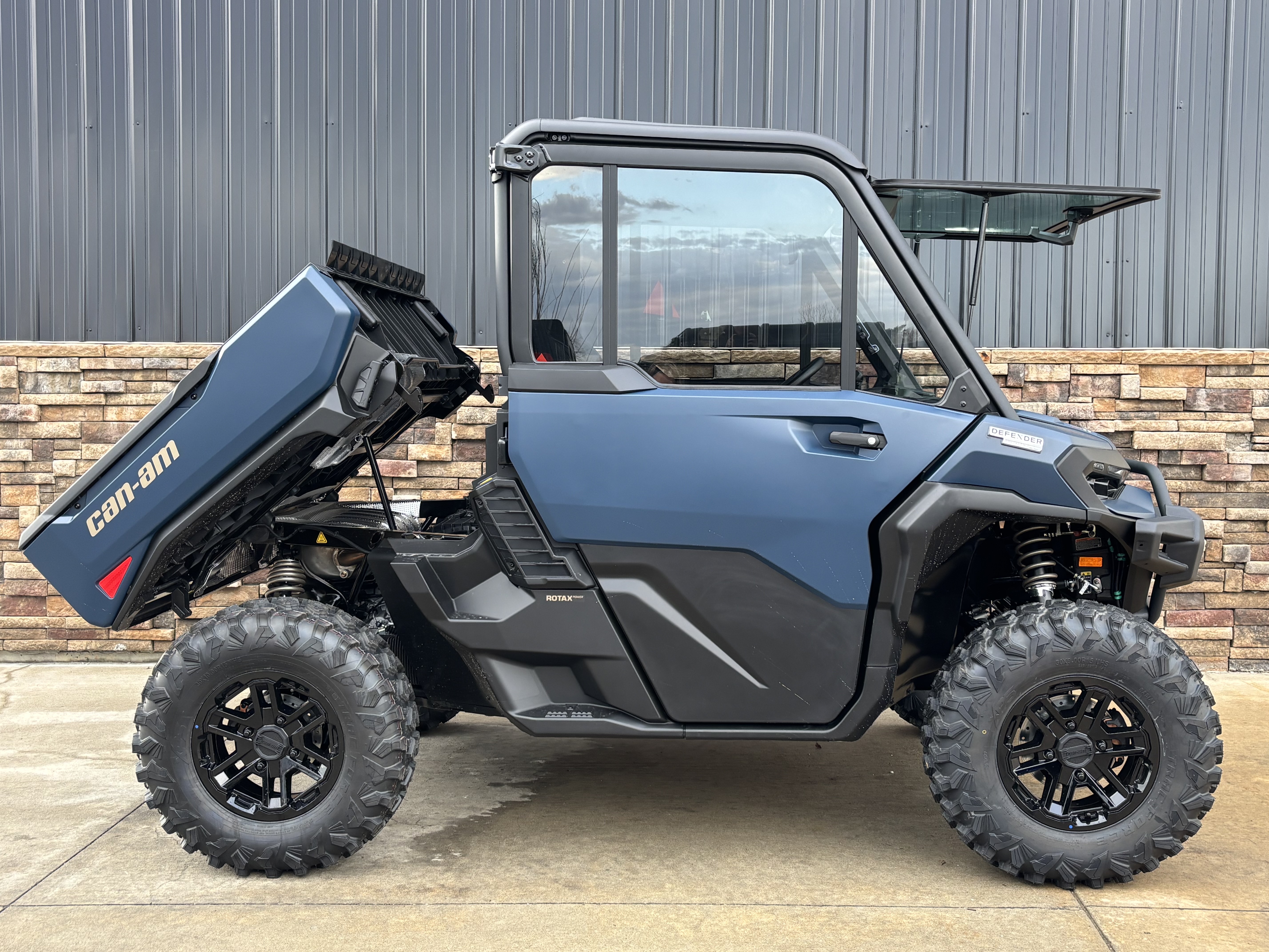 2026 Can-Am DEFENDER LTD CAB HD11 in Columbia, Missouri - Photo 8
