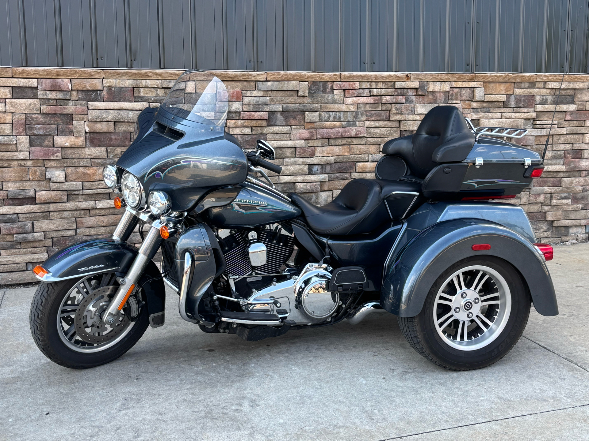 2015 Harley-Davidson Tri Glide® Ultra in Columbia, Missouri - Photo 2