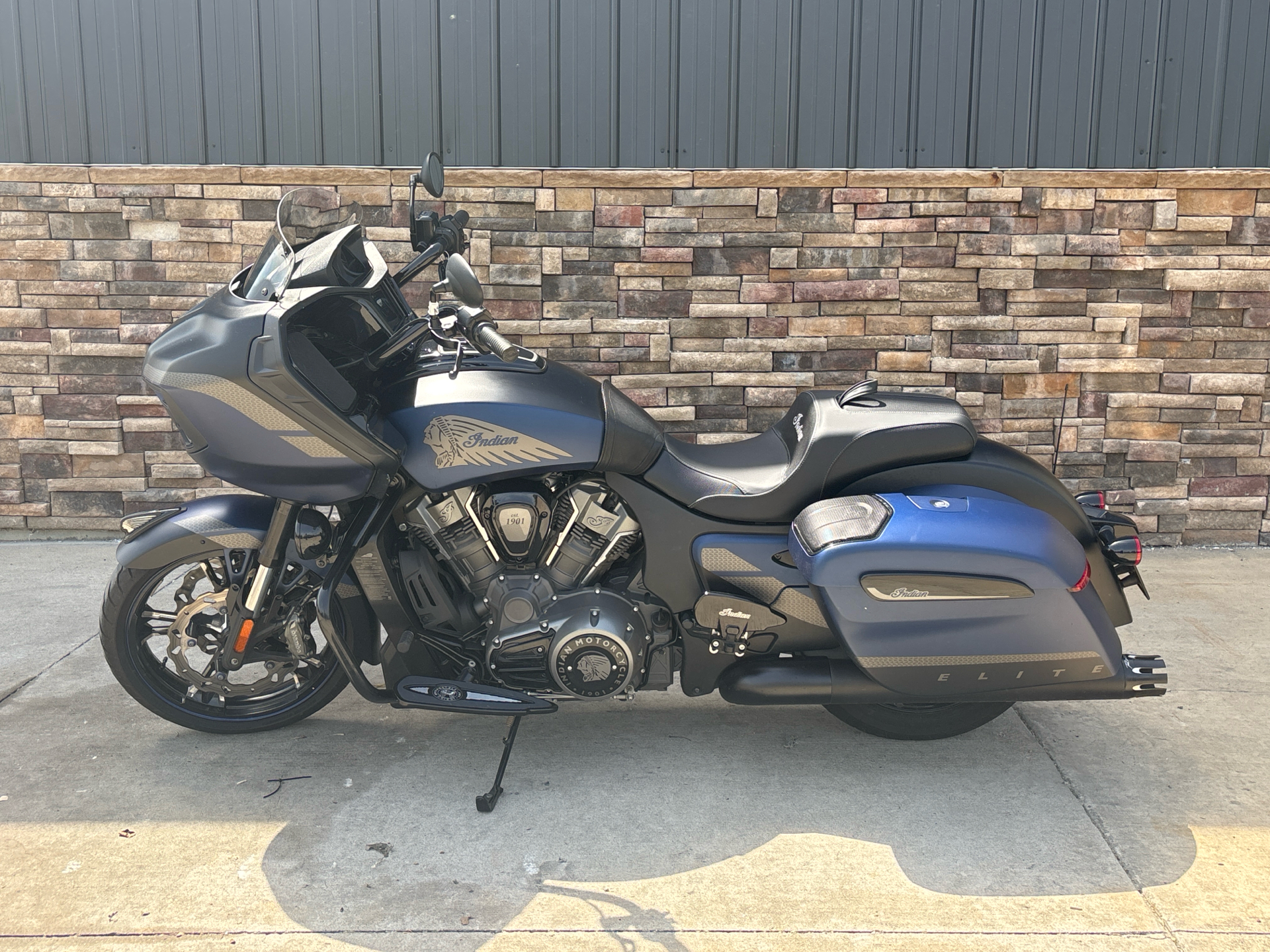 2023 Indian Motorcycle Challenger® Elite in Columbia, Missouri - Photo 1
