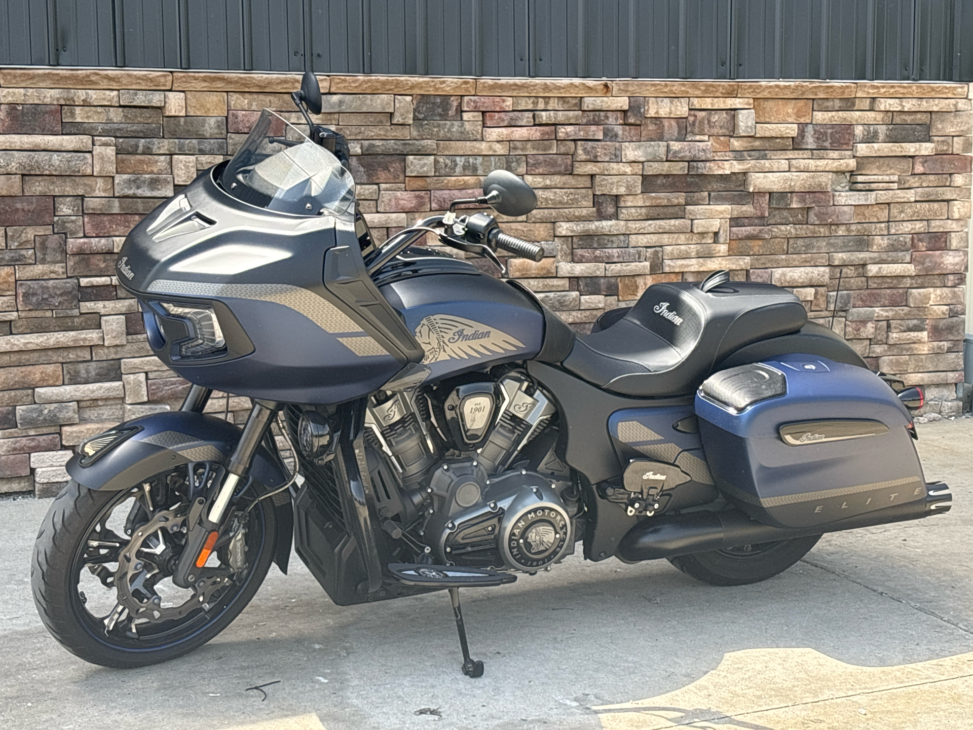 2023 Indian Motorcycle Challenger® Elite in Columbia, Missouri - Photo 2
