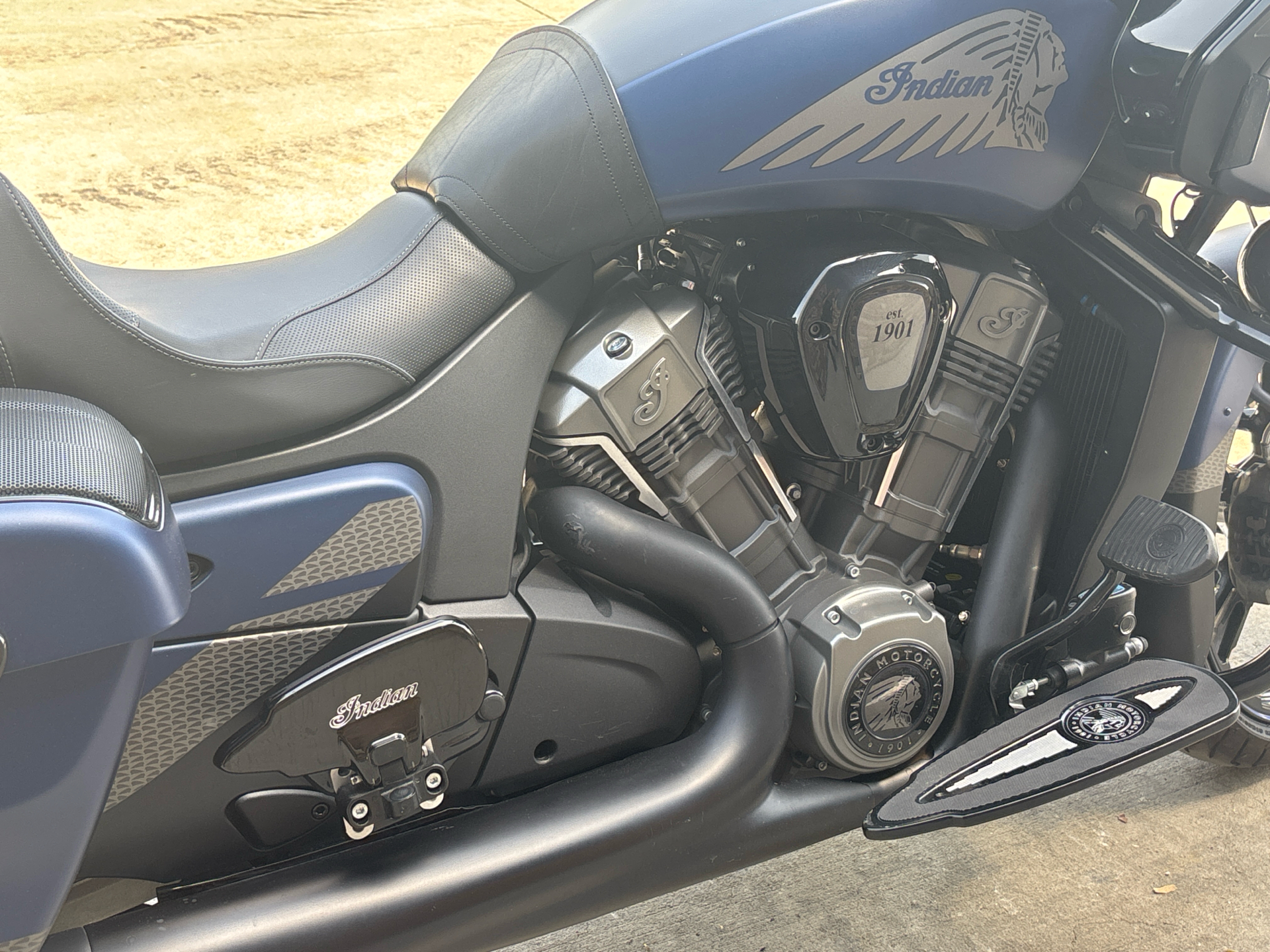 2023 Indian Motorcycle Challenger® Elite in Columbia, Missouri - Photo 6