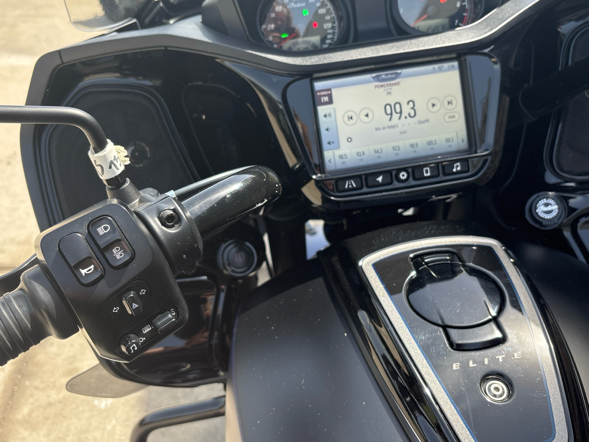 2023 Indian Motorcycle Challenger® Elite in Columbia, Missouri - Photo 9