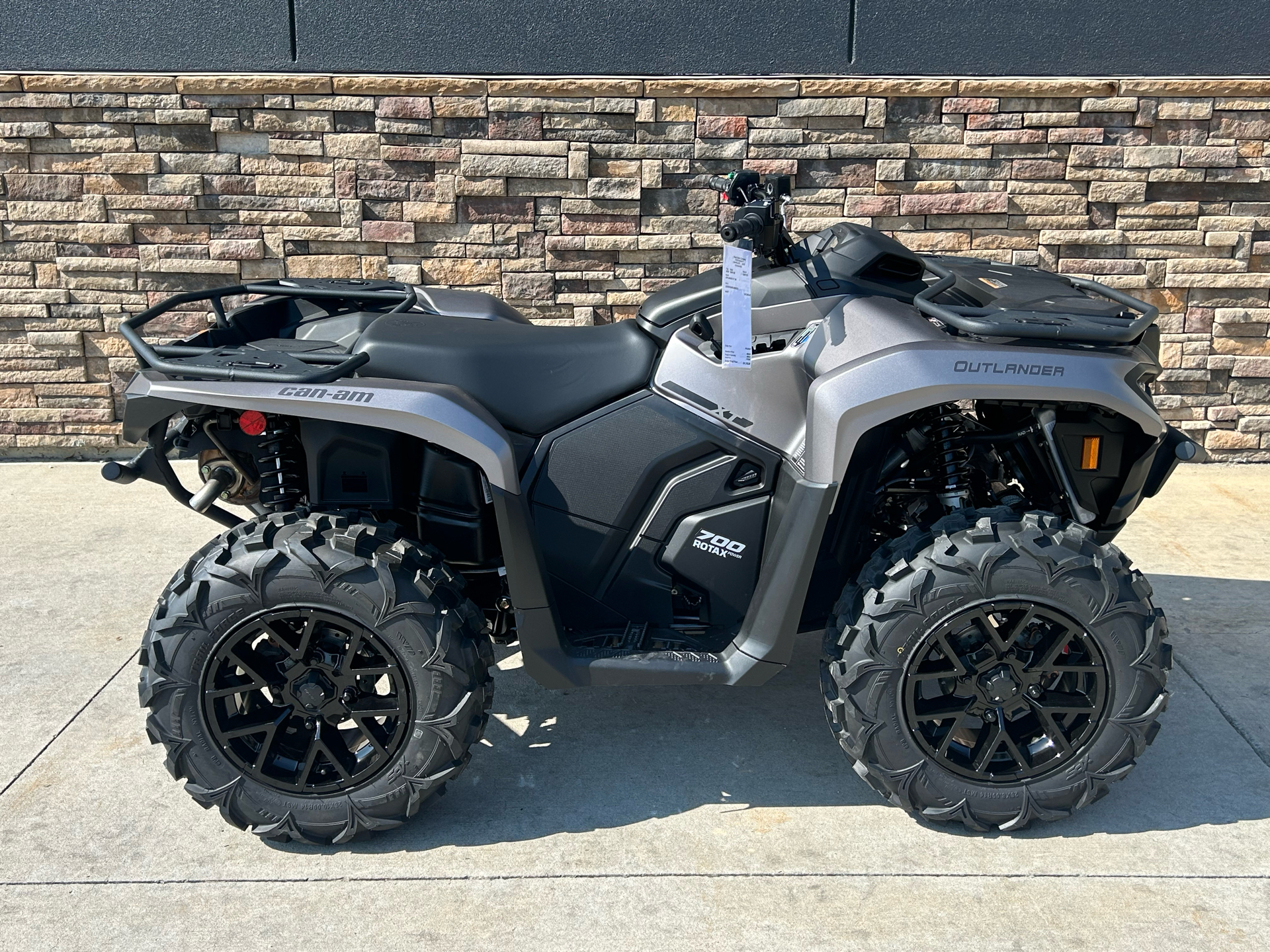 2025 Can-Am Outlander XT 700 in Columbia, Missouri - Photo 10