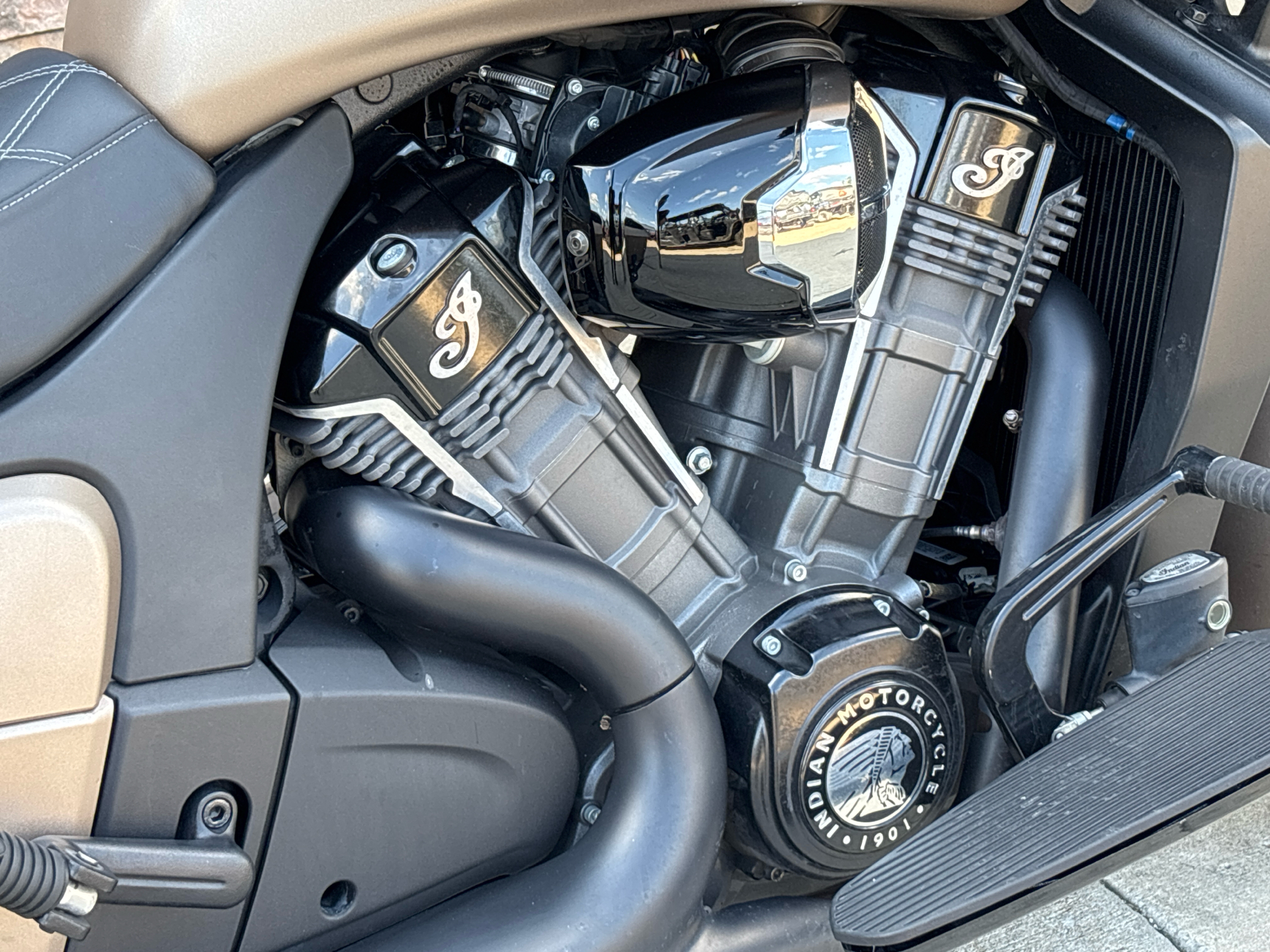 2020 Indian Motorcycle Challenger® Dark Horse® in Columbia, Missouri - Photo 3