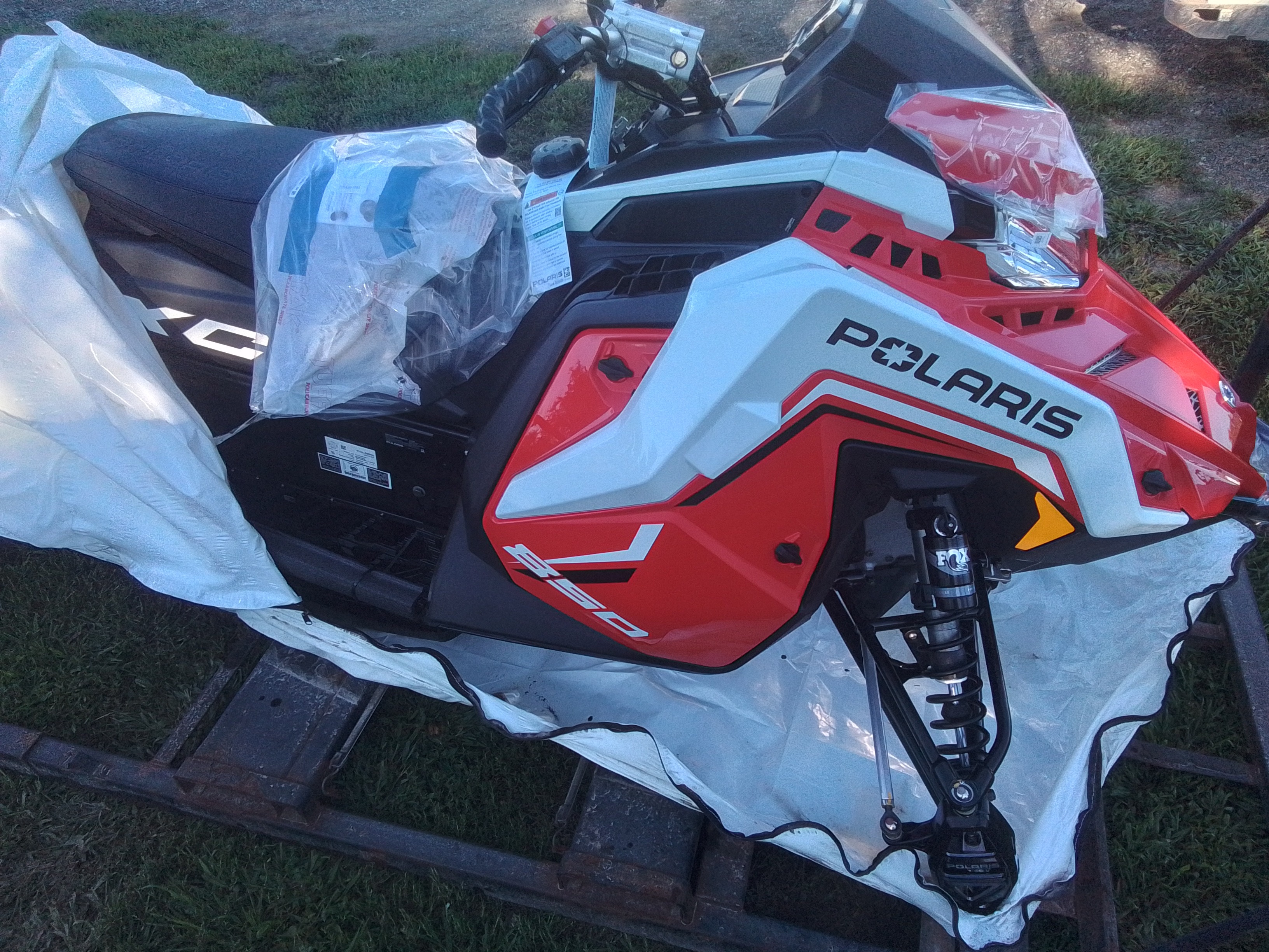 2027 Polaris 850 Switchback XC 146 Indy Red 1.6 ES 1