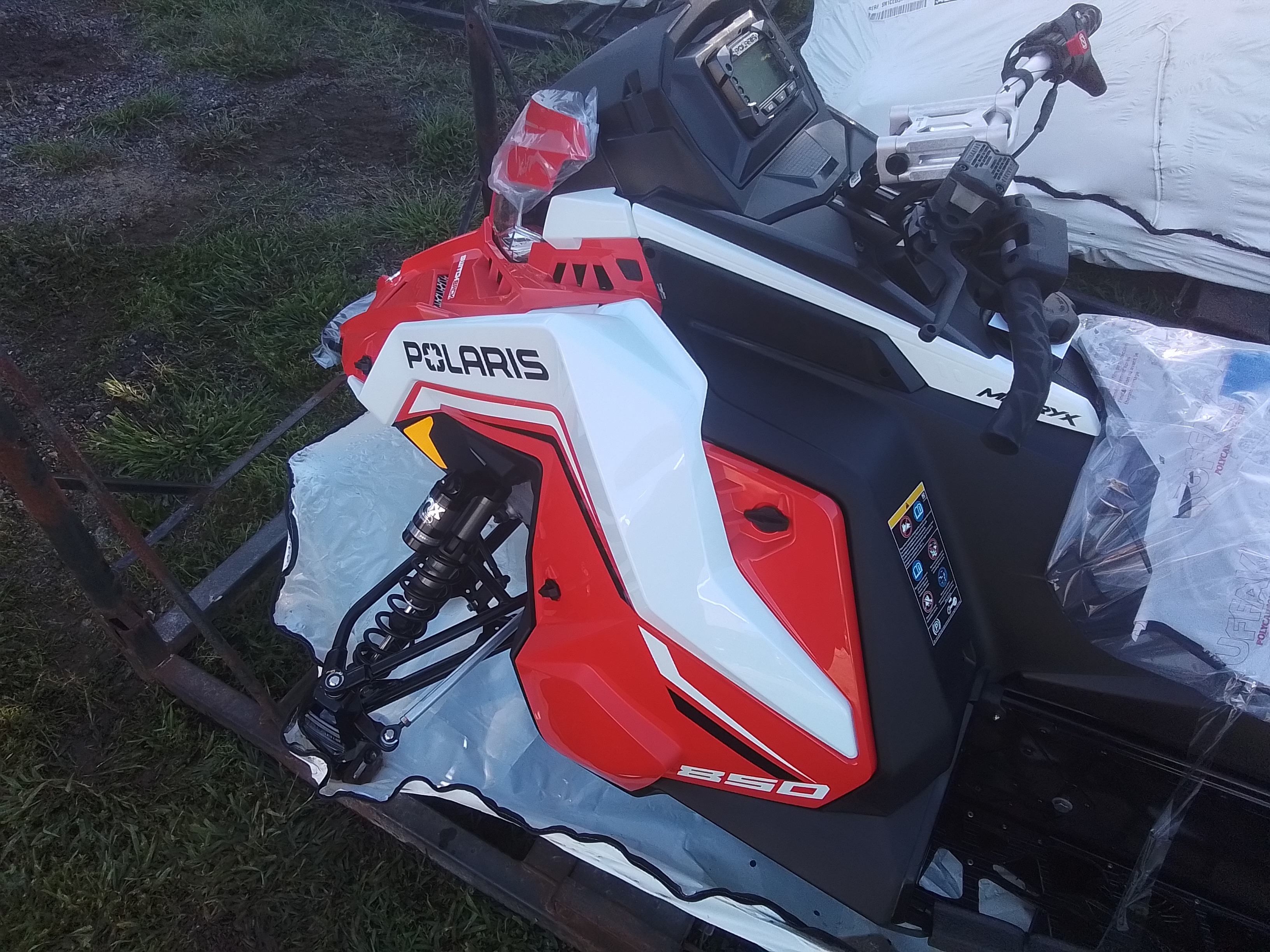 2027 Polaris 850 Switchback XC 146 Indy Red 1.6 ES 2