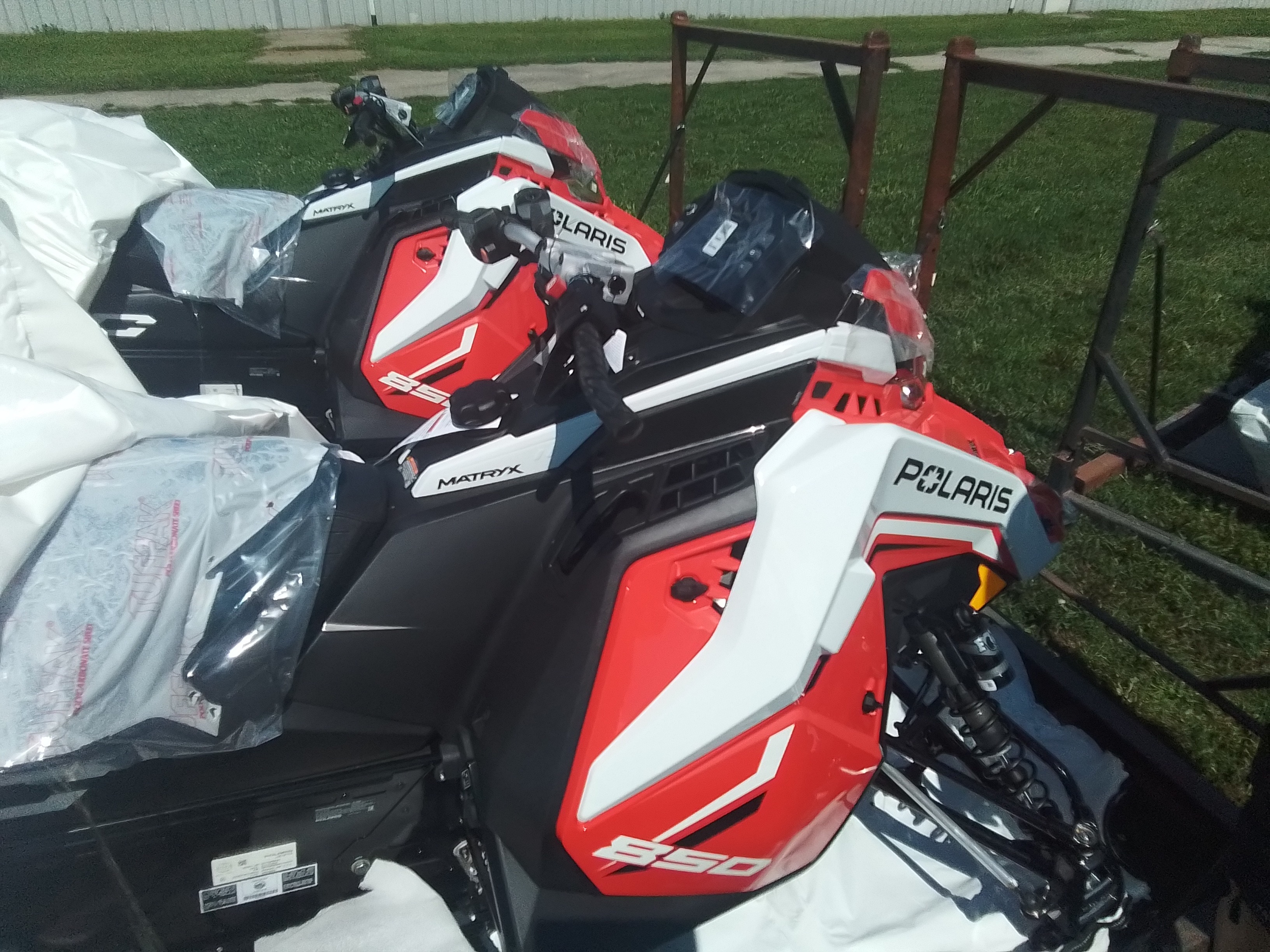 2027 Polaris 850 INDY XC 137 Indy Red 7S ES 1