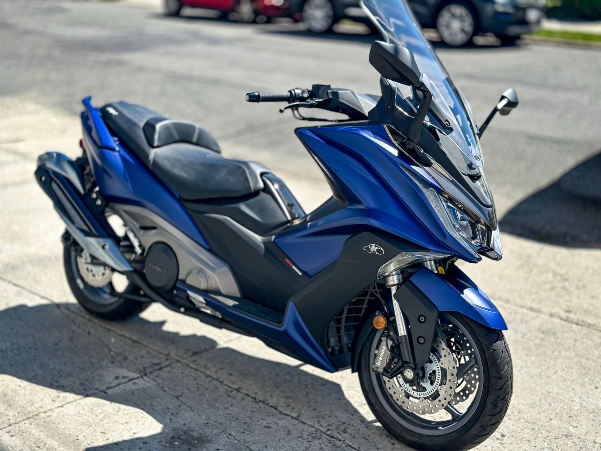 2023 AK 550i ABS