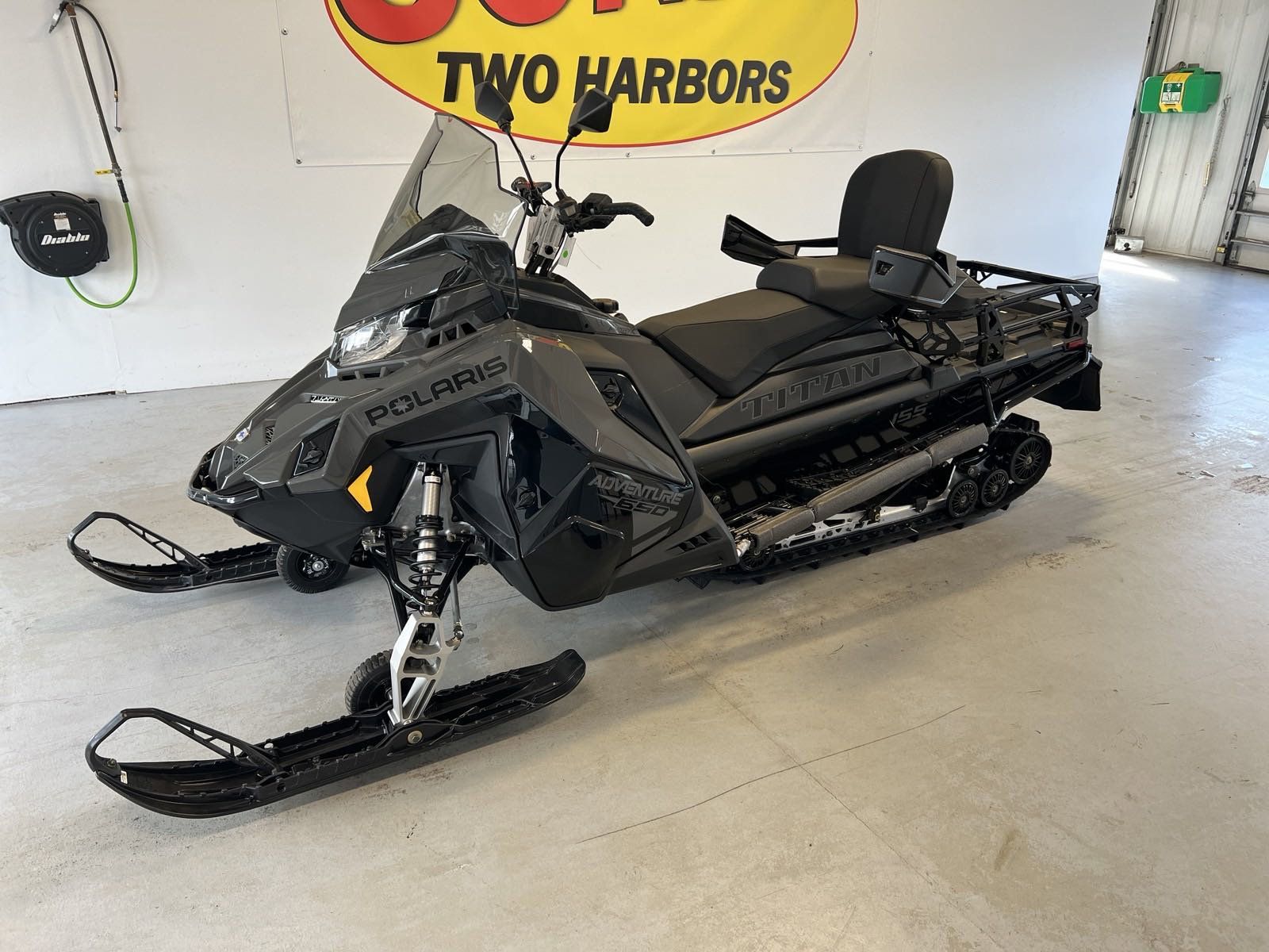 2025 Polaris 650 TITAN Adventure 155 1.8 ES in Two Harbors, Minnesota - Photo 2