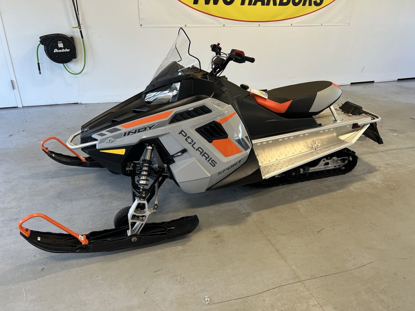 2024 Polaris 550 Indy Sport 121 ES in Two Harbors, Minnesota - Photo 2
