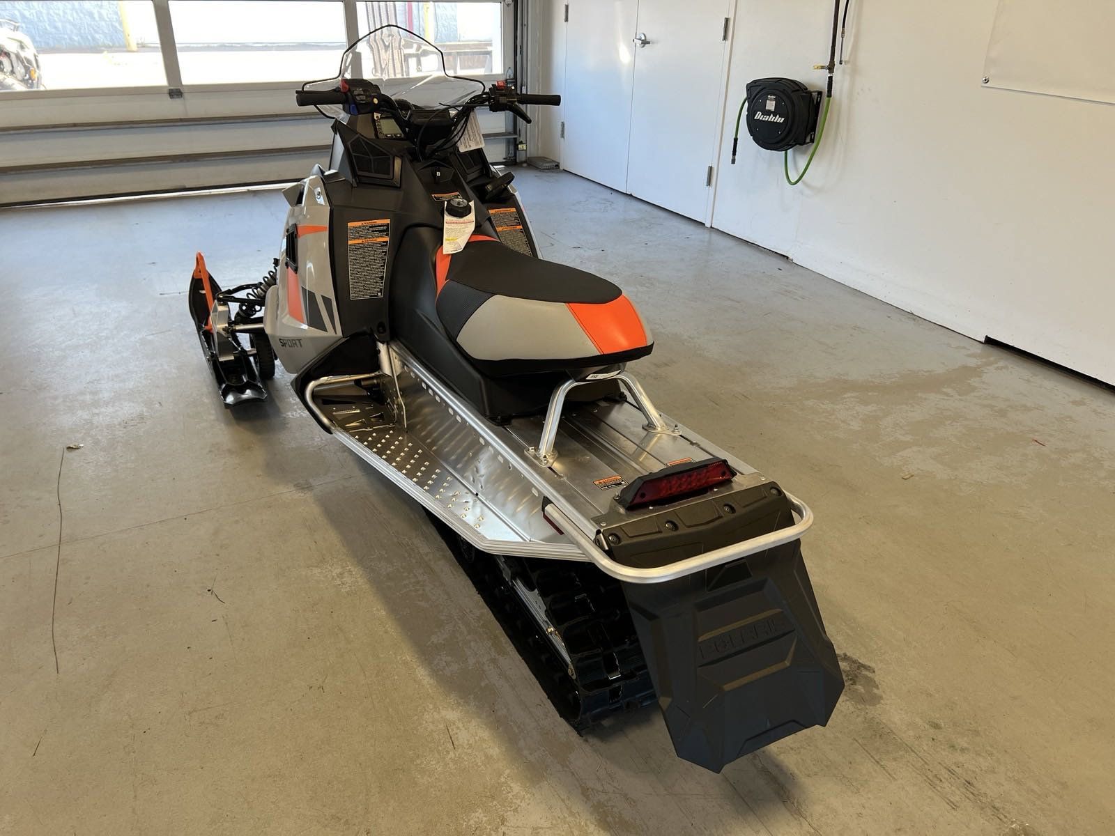 2024 Polaris 550 Indy Sport 121 ES in Two Harbors, Minnesota - Photo 4