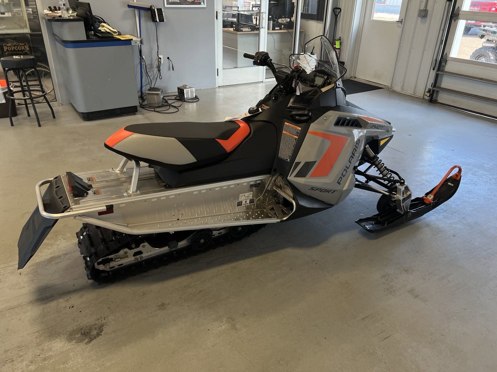 2024 Polaris 550 Indy Sport 121 ES in Two Harbors, Minnesota - Photo 7