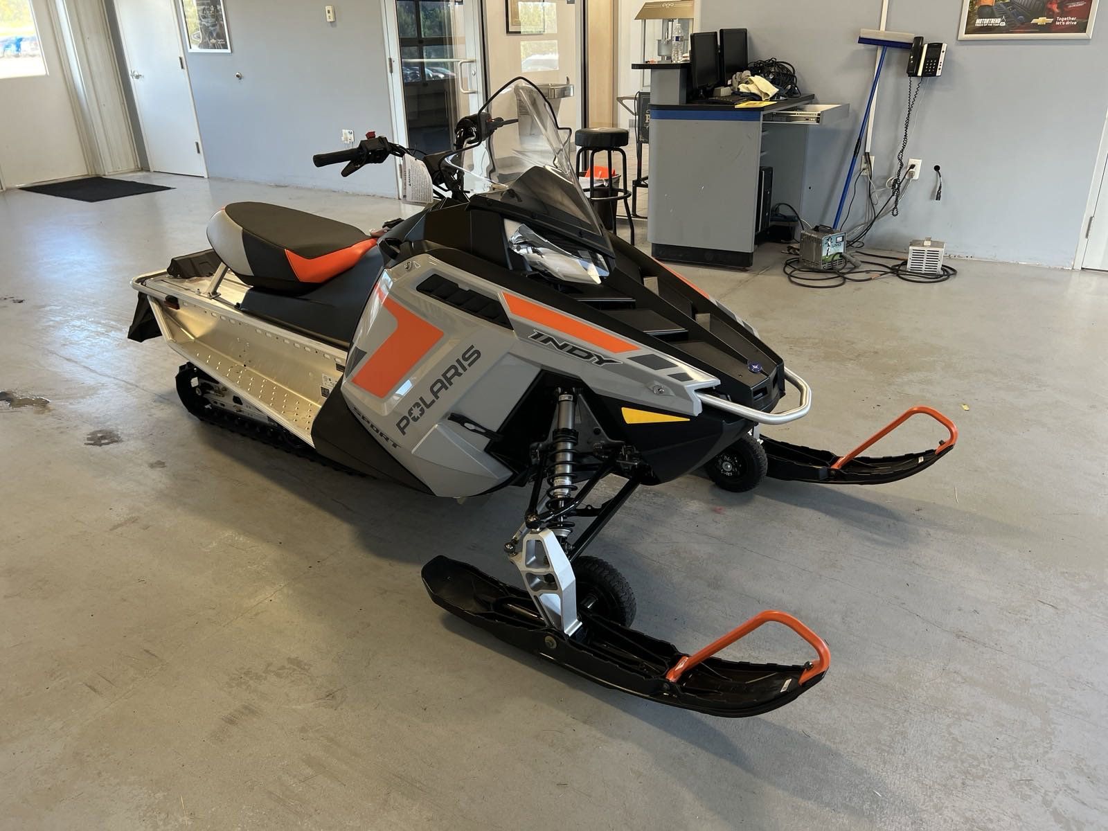 2024 Polaris 550 Indy Sport 121 ES in Two Harbors, Minnesota - Photo 8
