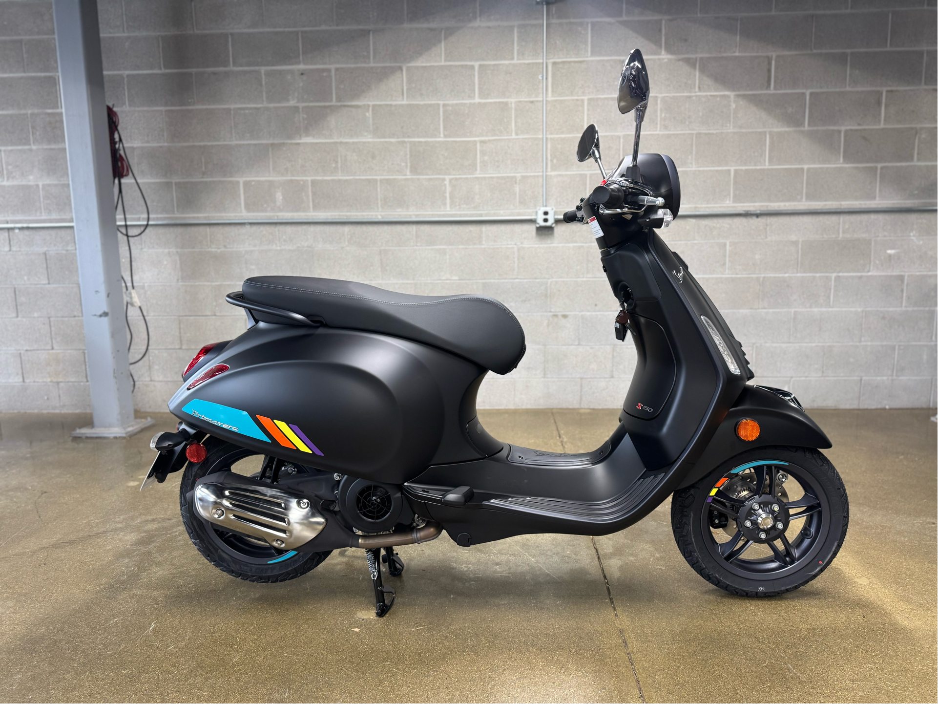 Vespa Scooters: Vespa GTS 300, image size:1921x1441