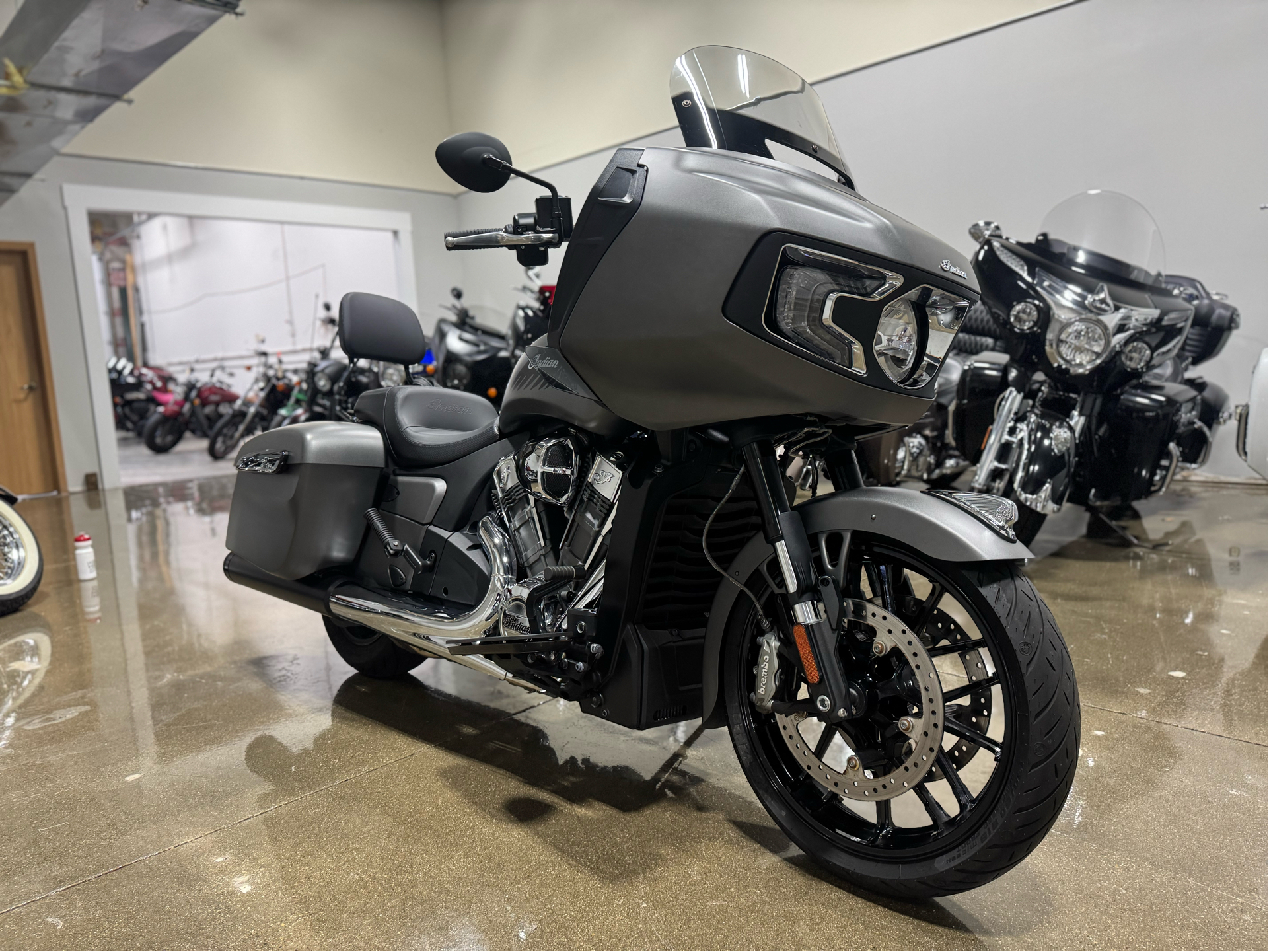 Indian Motorcycle ブラック 　L Used 2024 Indian Motorcycle Challenger® Motorcycles For Sale Near