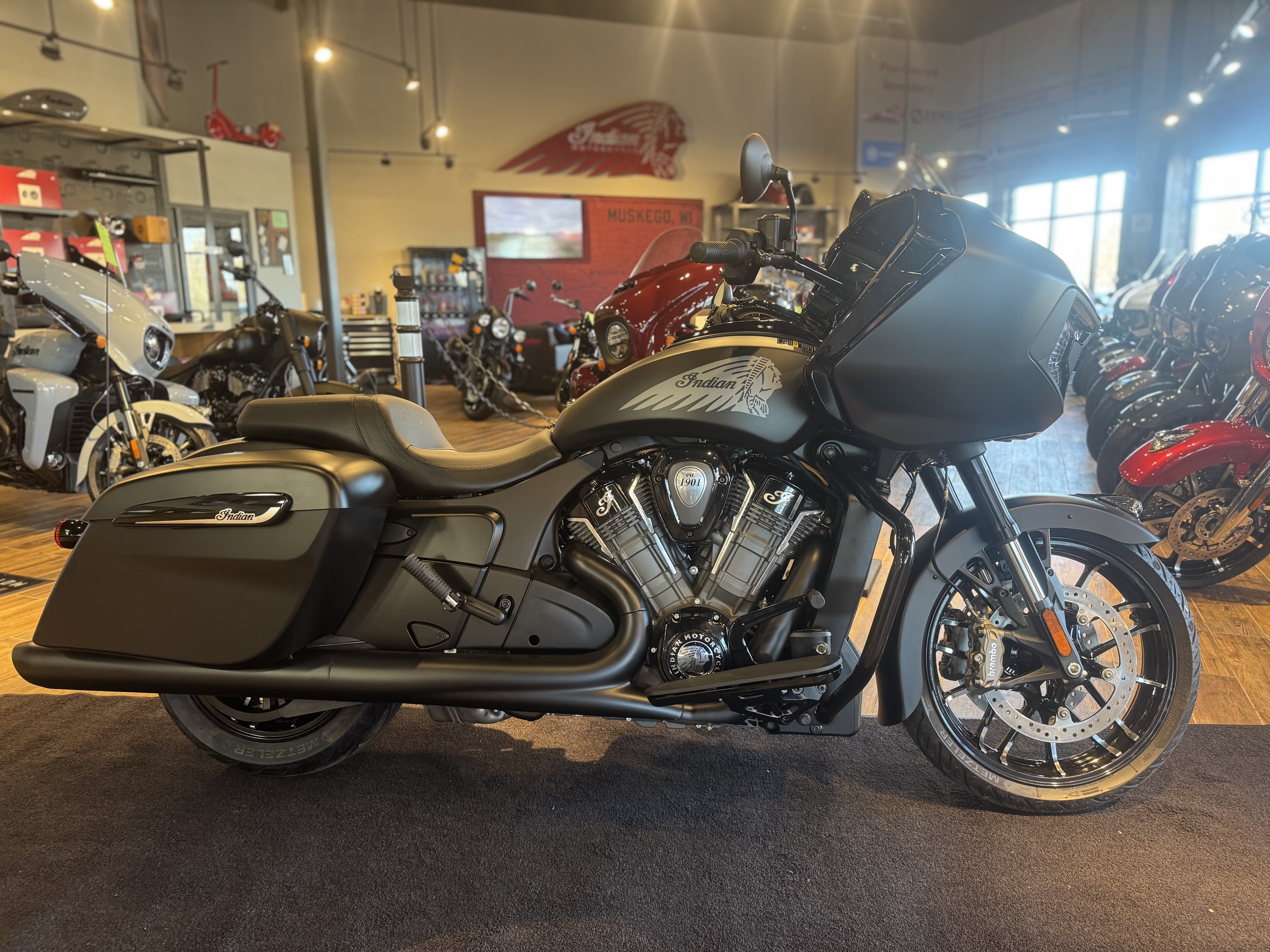 マ*ー様 売り切り 希少Indian Motocycle Co. ライダースジャ New 2026 Indian Motorcycle Challenger® Dark Horse® Motorcycles For